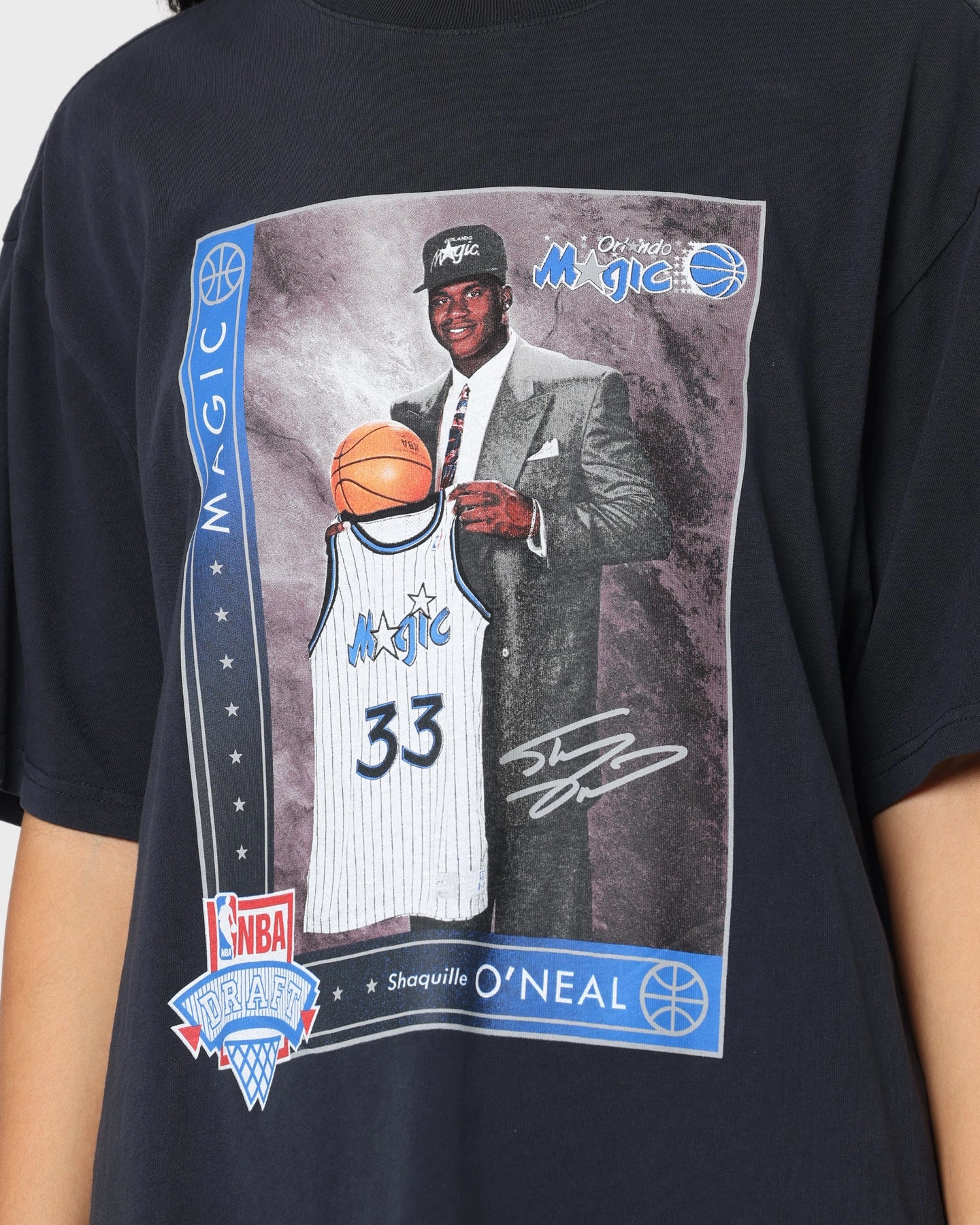 Mitchell & Ness Orlando Magic Shaquille O'Neal Draft Day Vintage T-Shirt Faded Black MinimalistStitching Wrinkle Resistant Texture