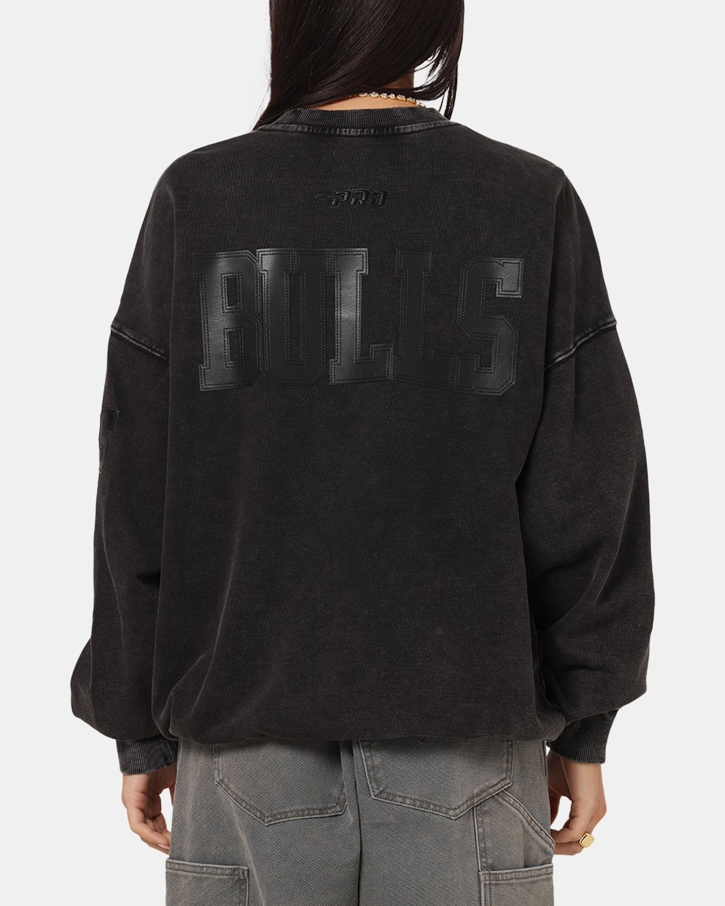 Ergonomic Shoulder Design Pro Standard Chicago Bulls 'Wash Vanguard' Fleece Crewneck Washed Black