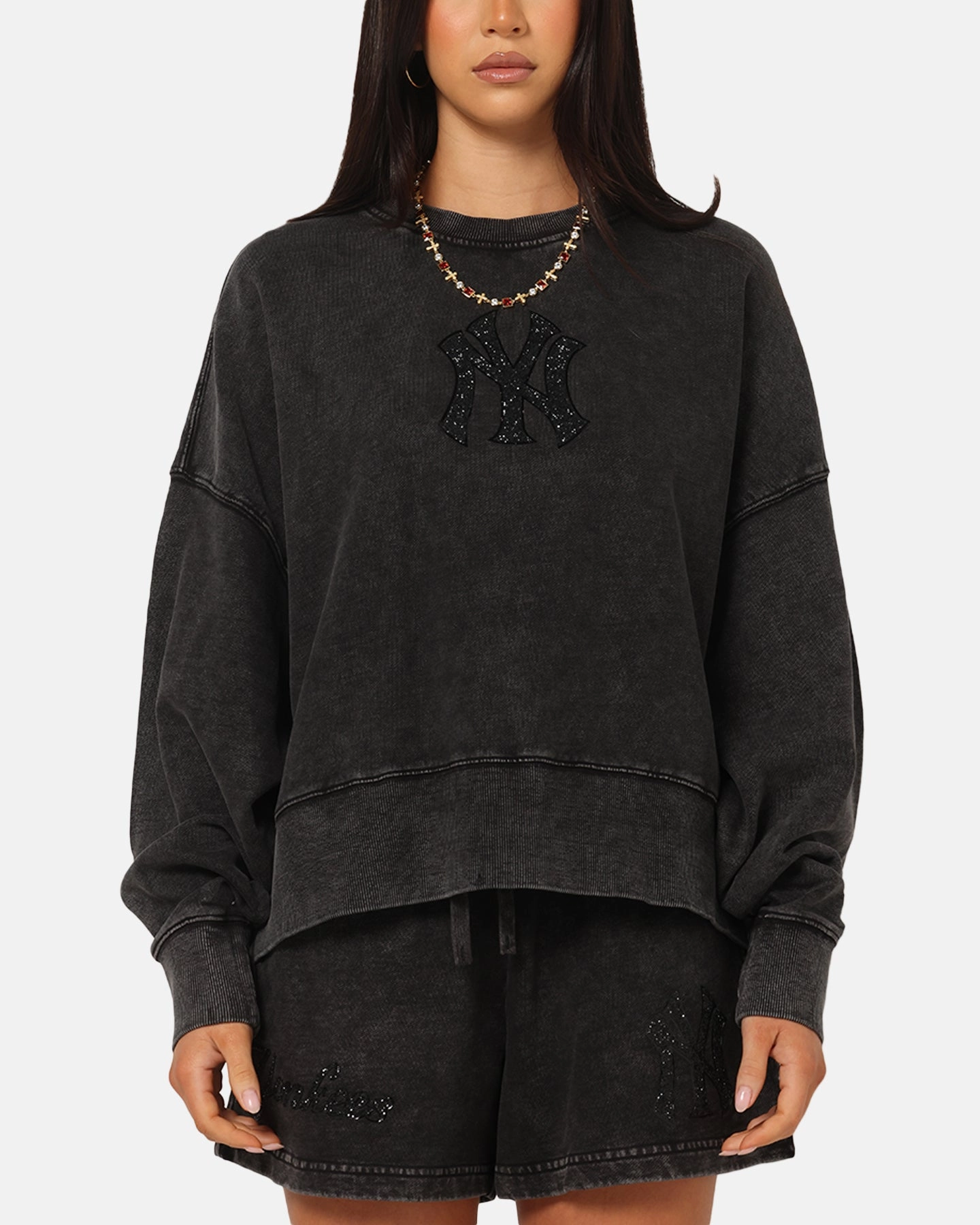 HighNeckDesign Wind Resistant Pro Standard Women's New York Yankees Washed Crystaline Crewneck Washed Black