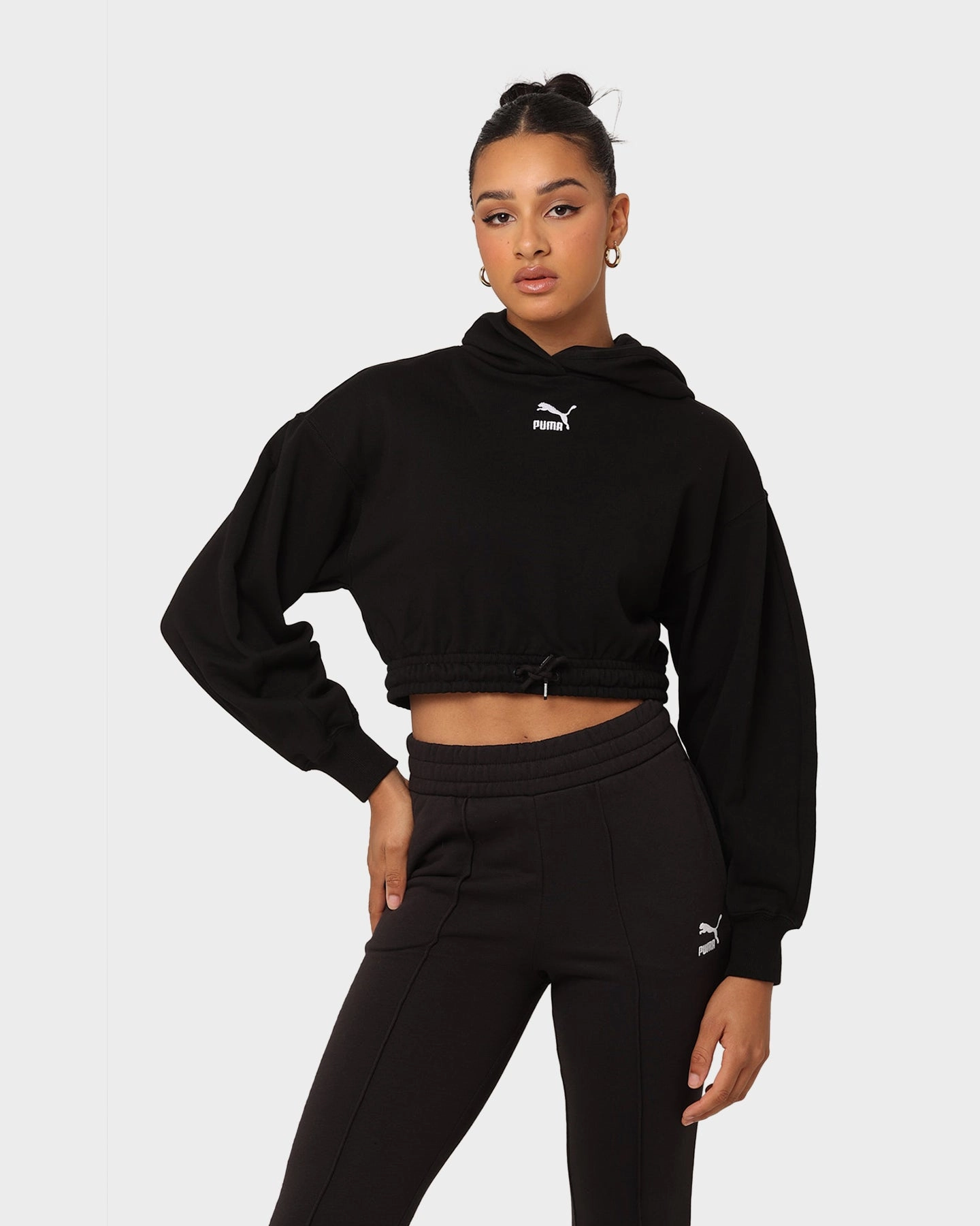 Puma Women's Classics Cropped Hoodie Puma Black sports practice