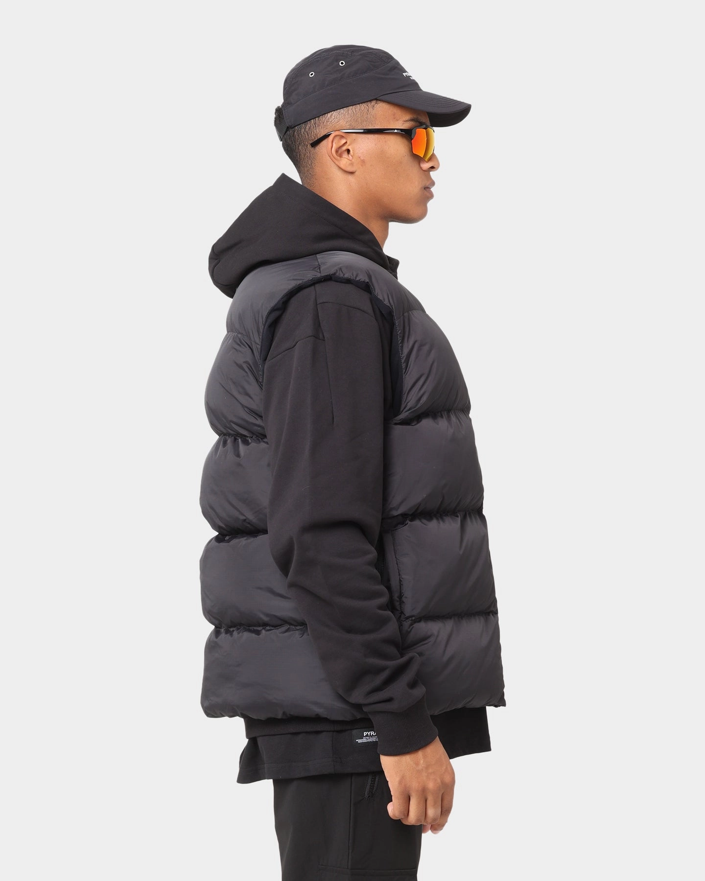 PYRA Gillet Vest Black Model Layer Base