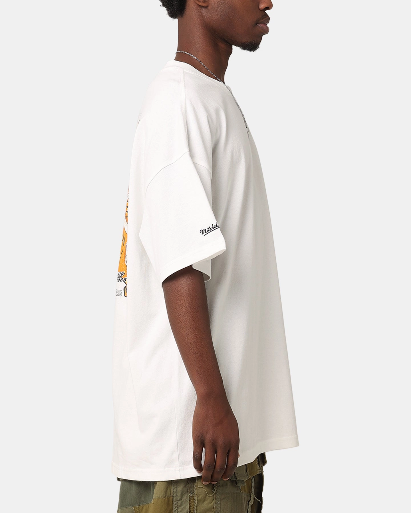 Collared easy to pair Mitchell & Ness Cincinnati Bengals 'Alter Ego' Flames T-Shirt Vintage White