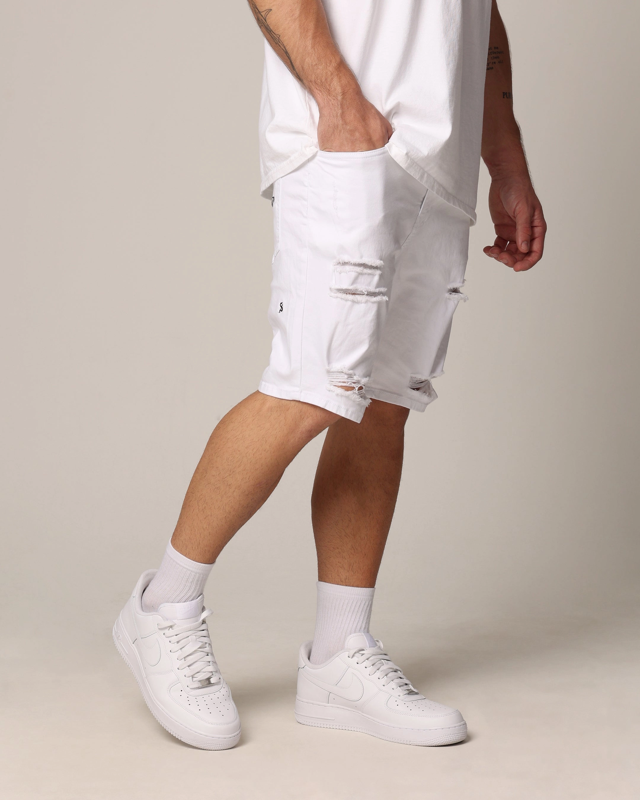 Saint Morta Thrashed Shorts White embroidery details Wool blend