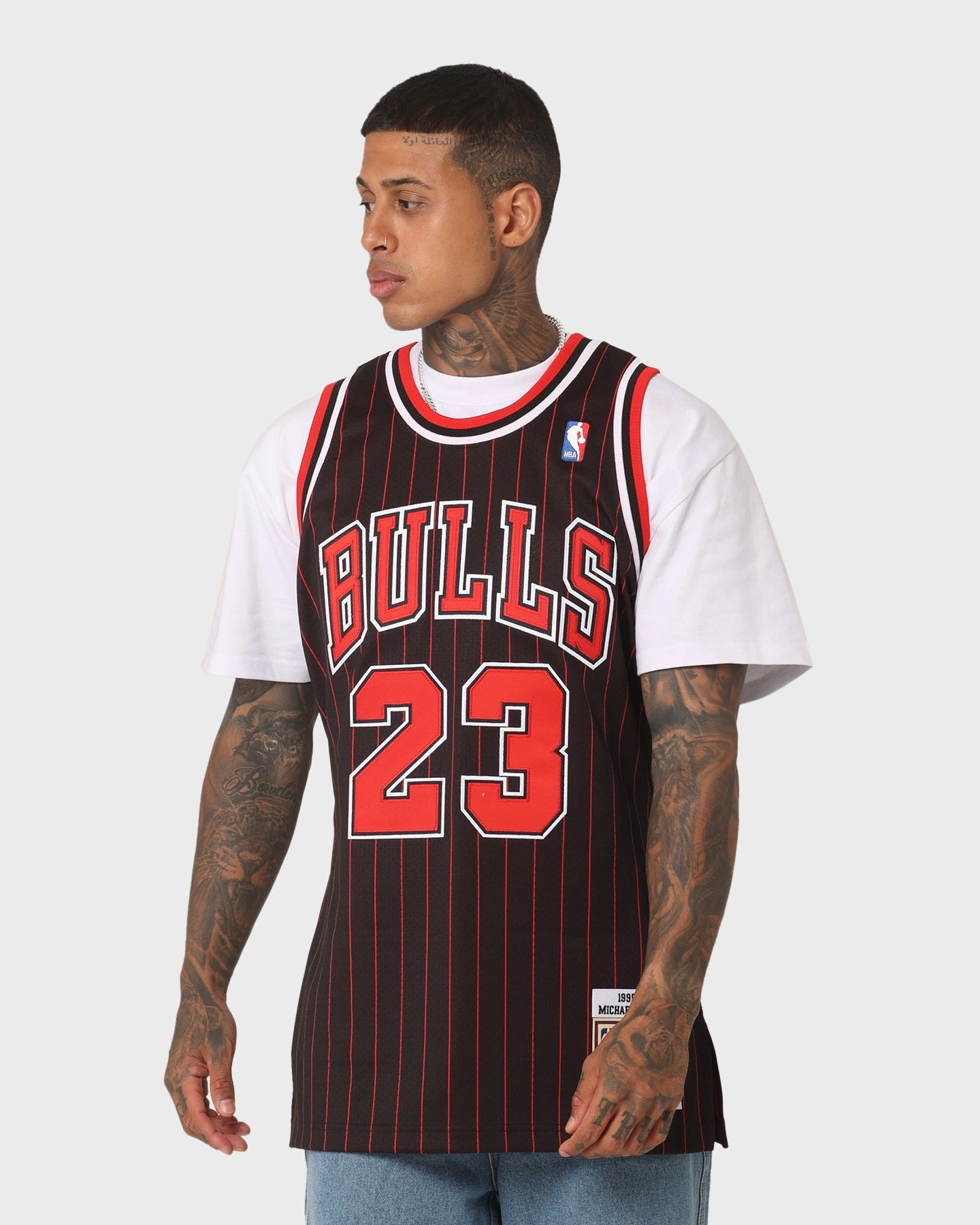 Layered Paneling Mitchell & Ness Chicago Bulls Michael Jordan '95-'96 #23 Authentic Jersey Black
