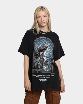 Outdoor Outfit Style Cozy Look Rats Get Fat The Rain Vintage T-Shirt Black Wash