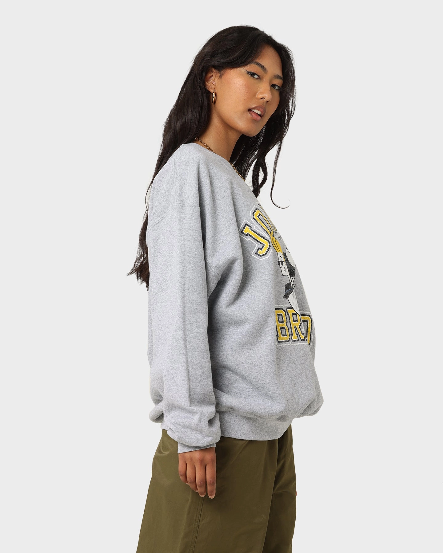 American Thrift X Johnny Bravo Johnny Bravo Crewneck Grey Fun and Relaxed Structured silhouette