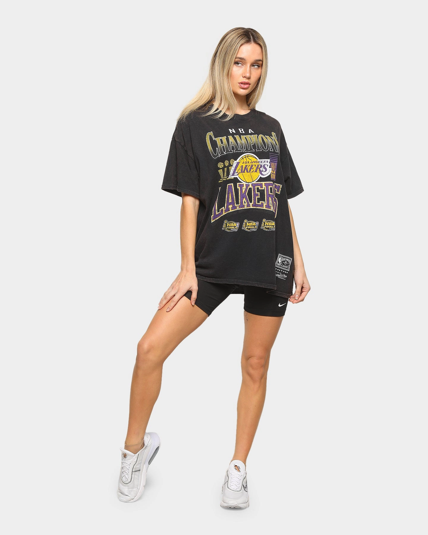 Mitchell & Ness Lakers Vintage Champs Short-Sleeve T-Shirt Black All-Day Comfort Wear