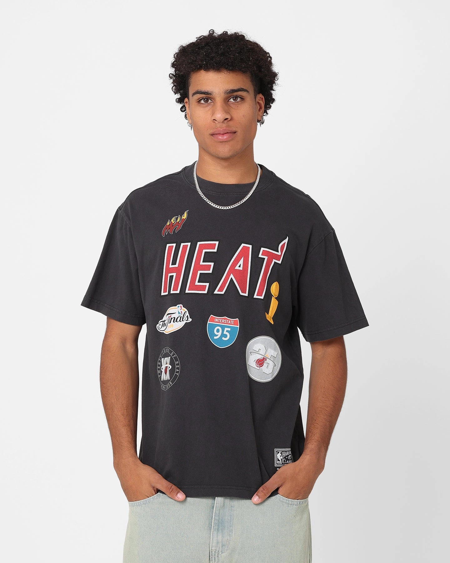 Soft Layering Mitchell & Ness Miami Heat Highway Logo T-Shirt Vintage Black