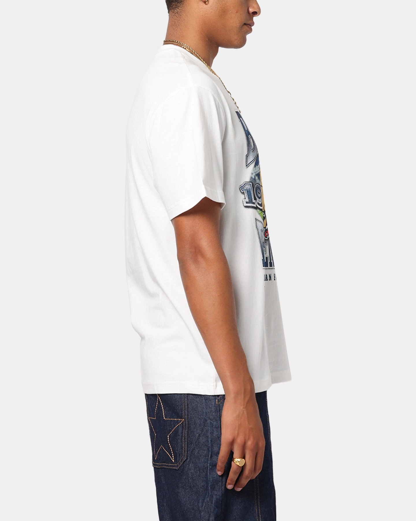 Mitchell & Ness Carlton Blues Mascot T-Shirt Vintage White Essential Fashion