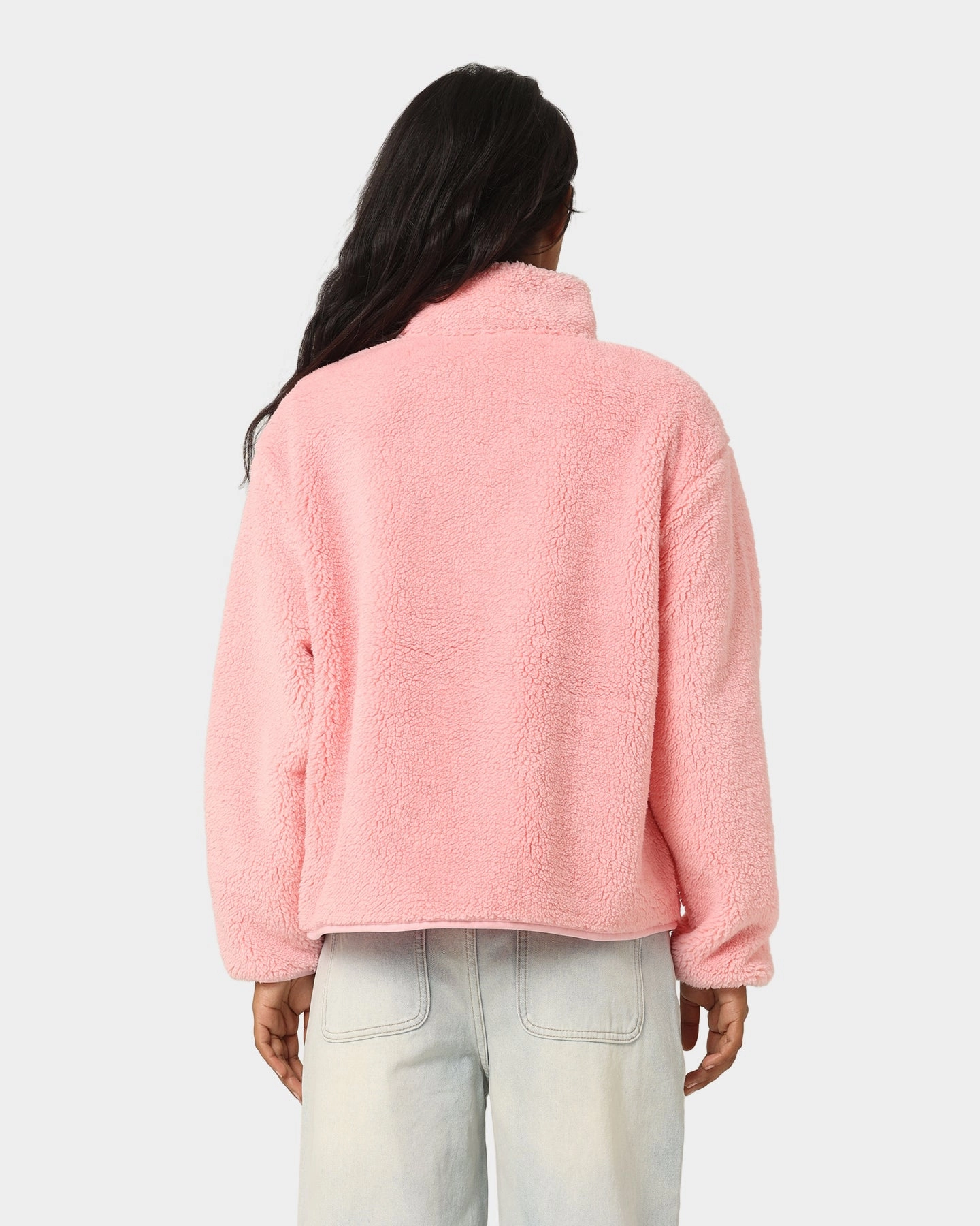 Tommy Jeans Women's TJW Relaxed Signature Polar Zip Jacket Aloha Pink Model