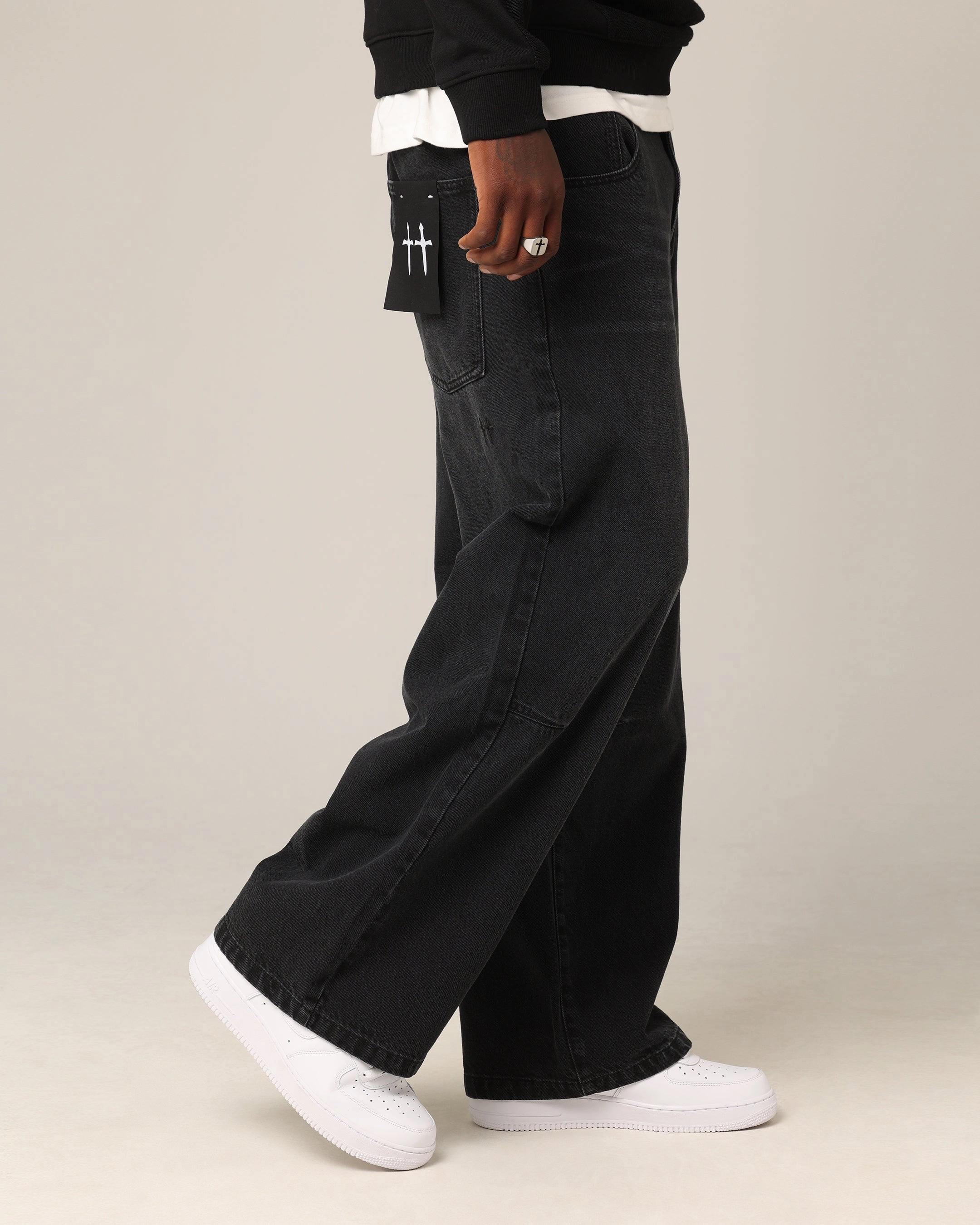 Casual Morning Stroll Saint Morta Amplus Jeans Black Shadow