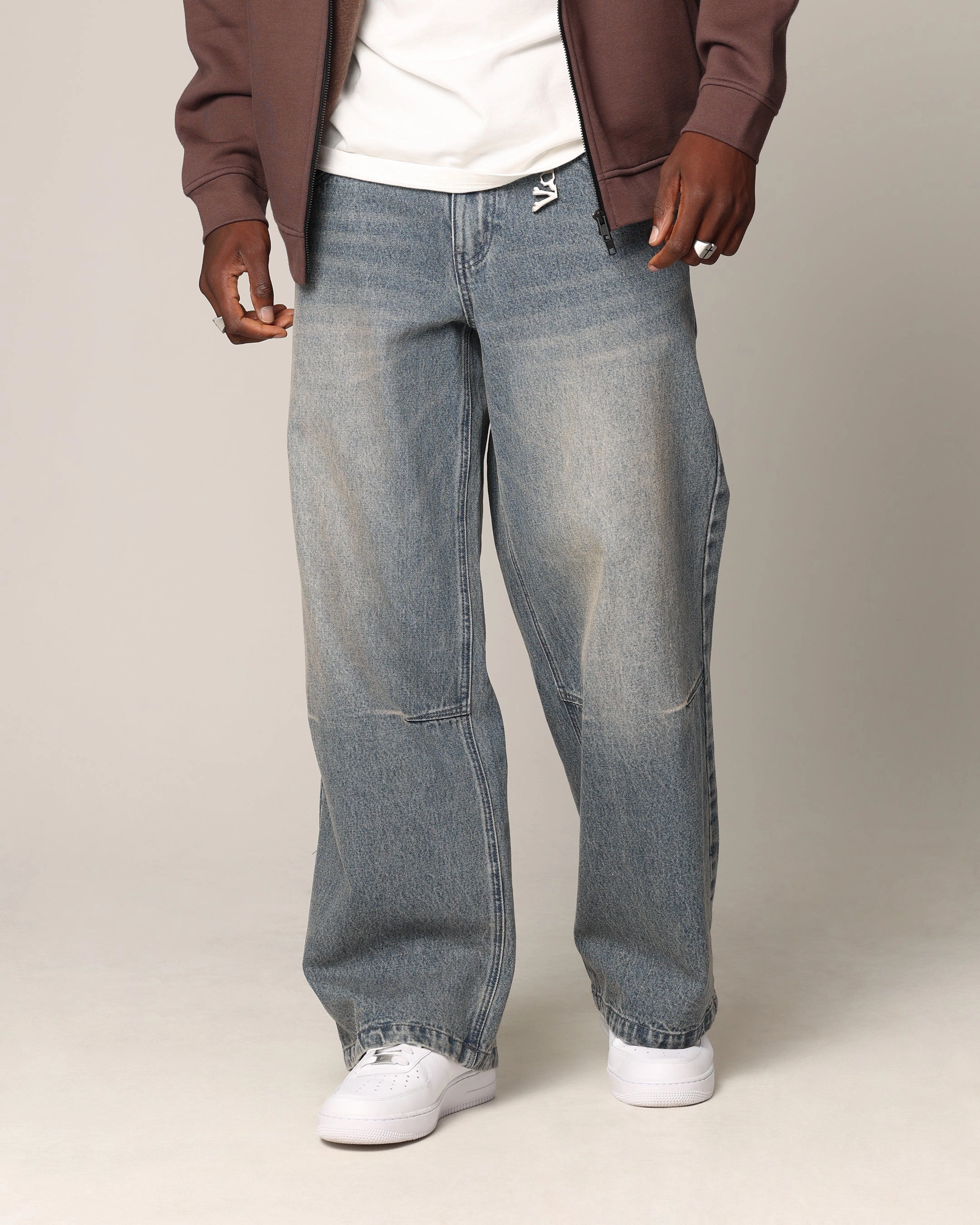 Elegant Party Look Winter Warmth Closet Must Saint Morta Amplus Jeans Dirty Denim