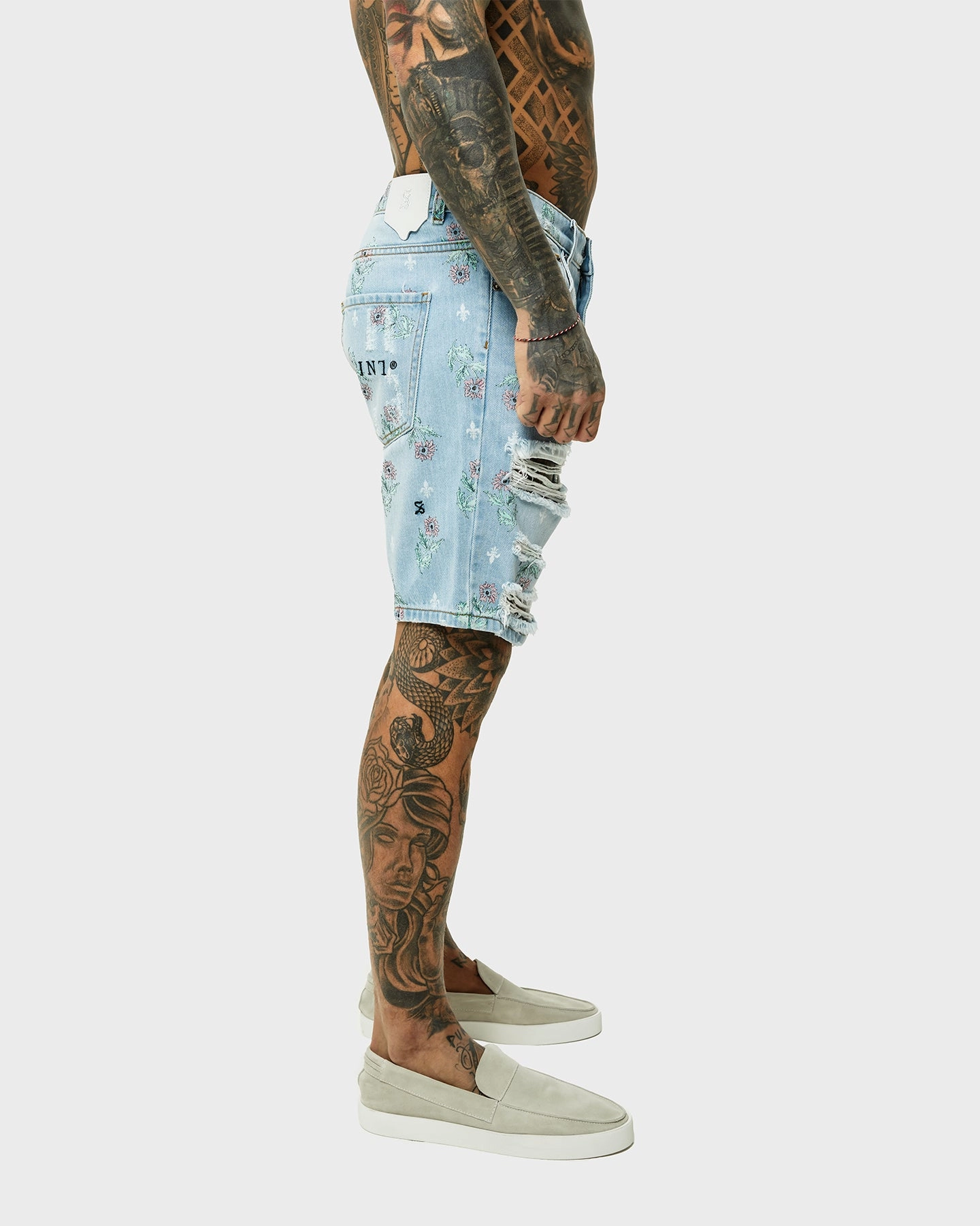 semi-formal look Saint Morta Lover Distressed Denim Shorts Superwash Blue