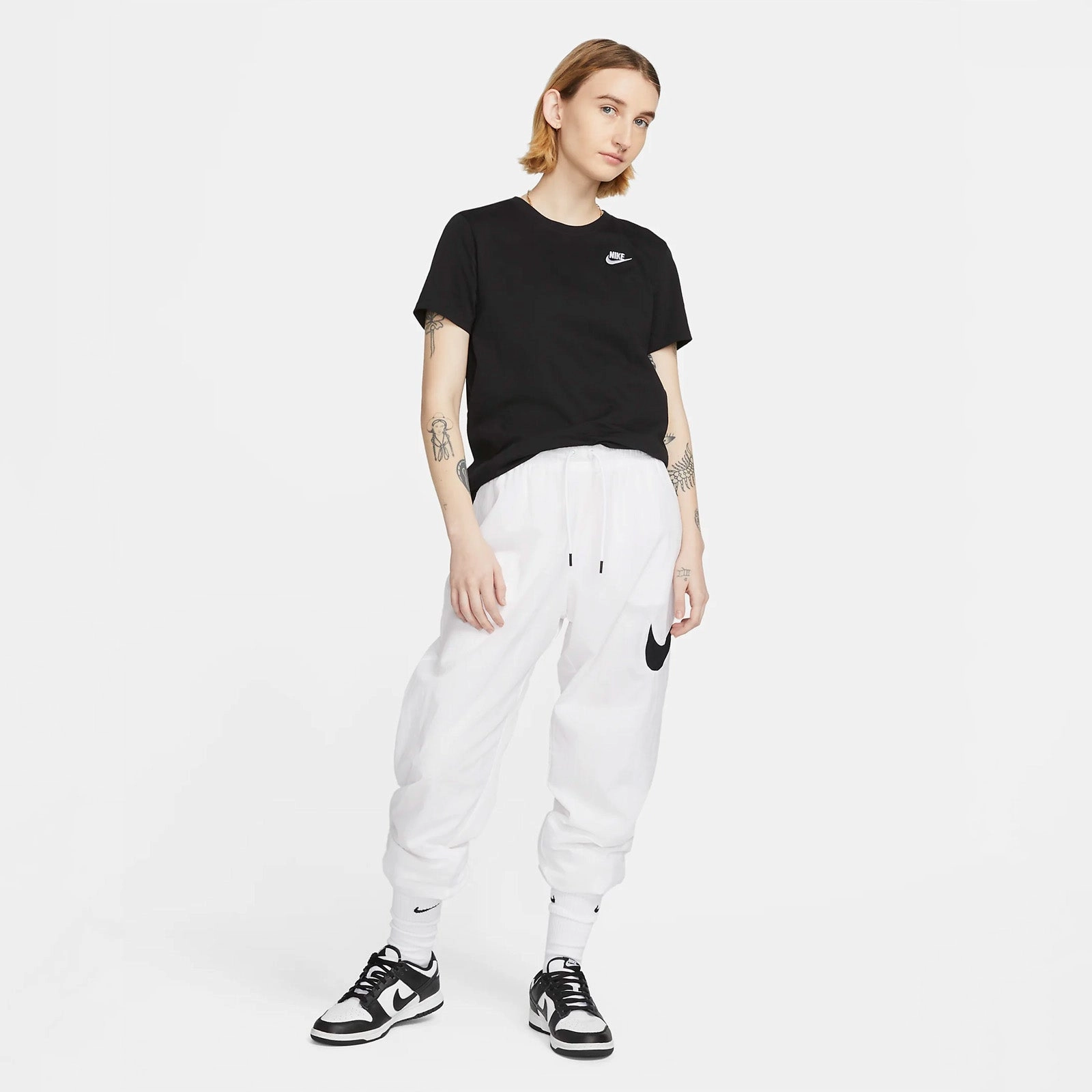 Durable Abrasion Resistant Seamless Edges Womens Nike Sportswear Essentials T-Shirt 'Black'