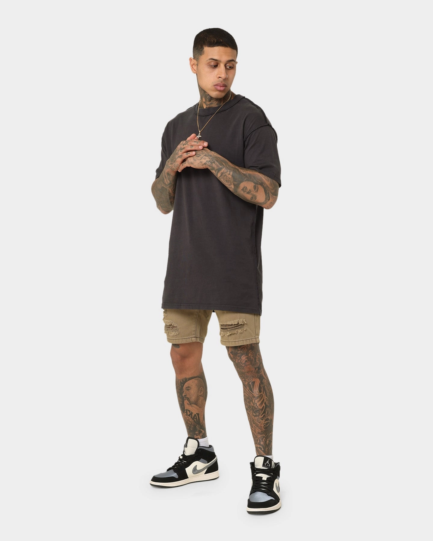 Flexible Design Daily Fit Saint Morta Destroyer Distressed Shorts Brown