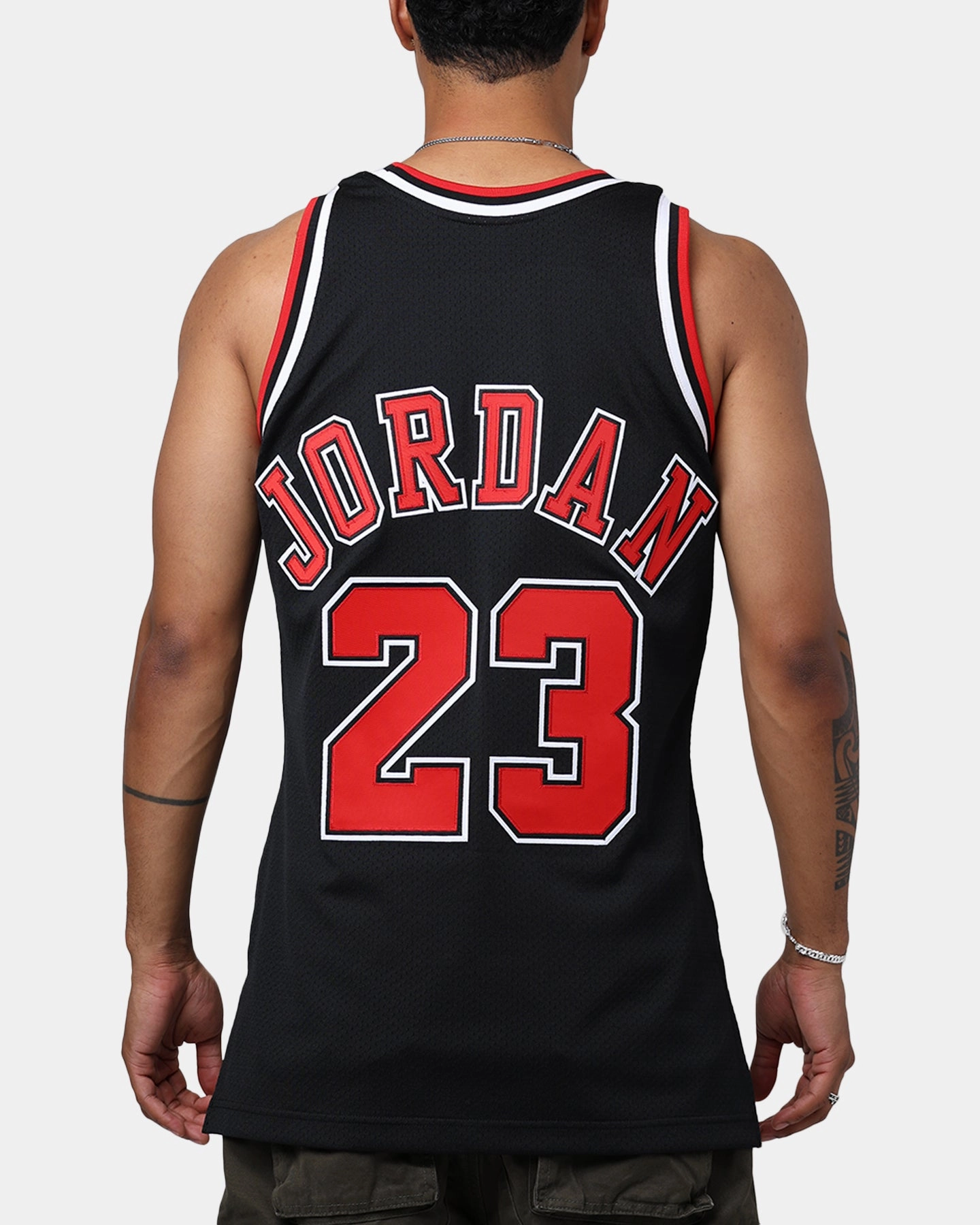 Distressed Hem Finish Side Vent Design Mitchell & Ness Chicago Bulls Michael Jordan '97-'98 #23 Authentic NBA Jersey Black