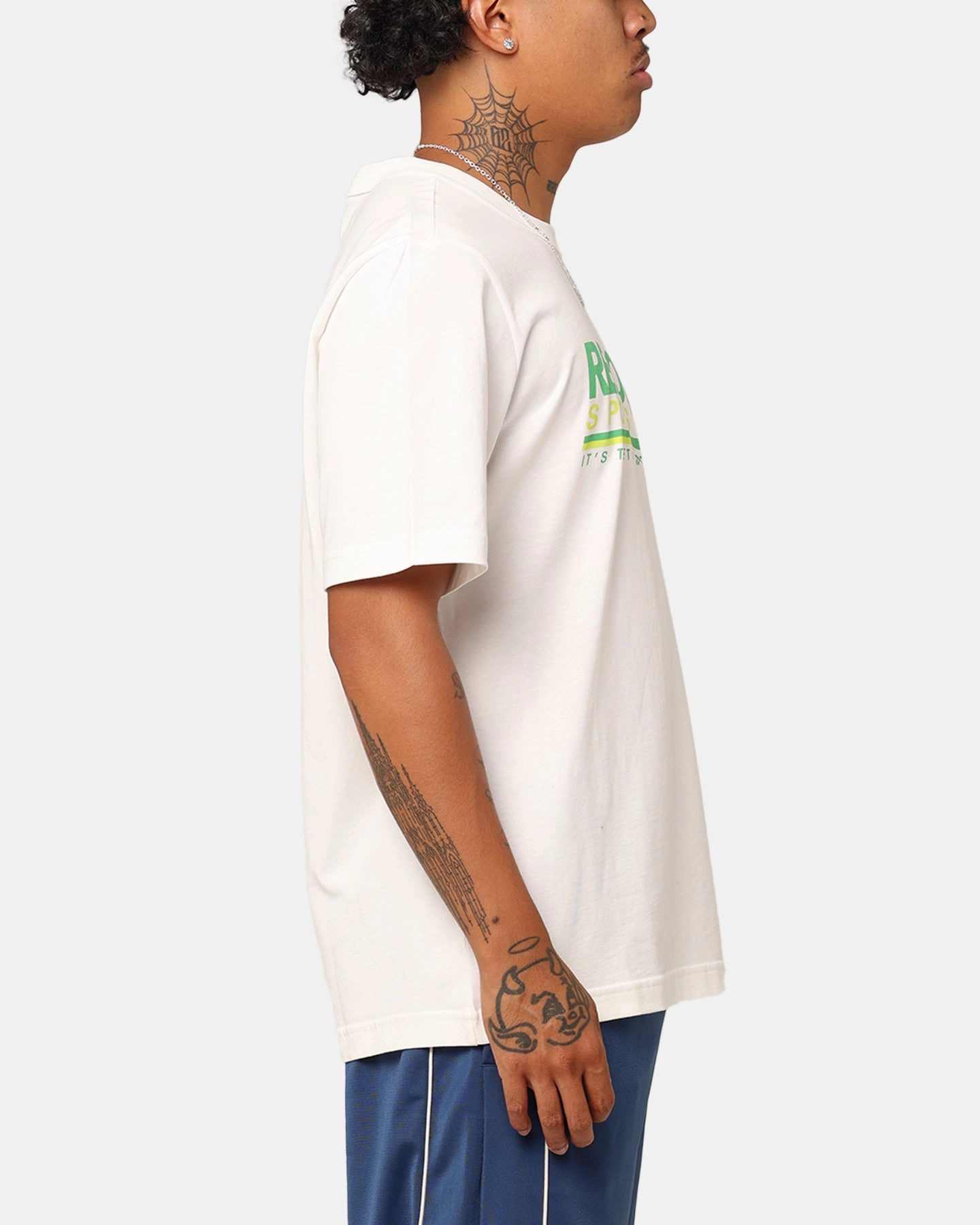 Reebok Court Sport Graphic T-Shirt Vintage White V-Neck Trendy Basics