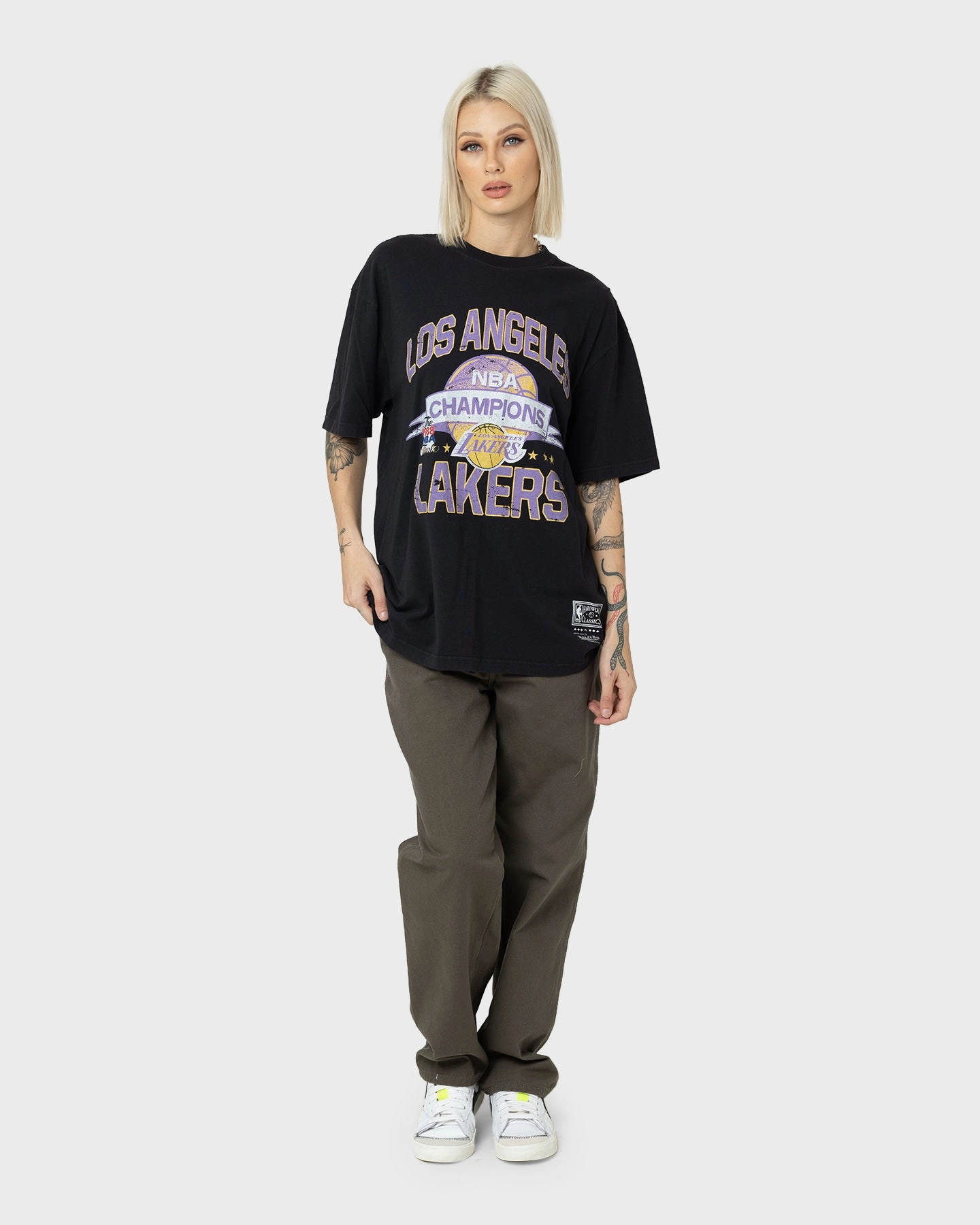 Mitchell & Ness Los Angeles Lakers Team History Vintage T-Shirt Faded Black Day-to-Night Look Travel Comfort Style