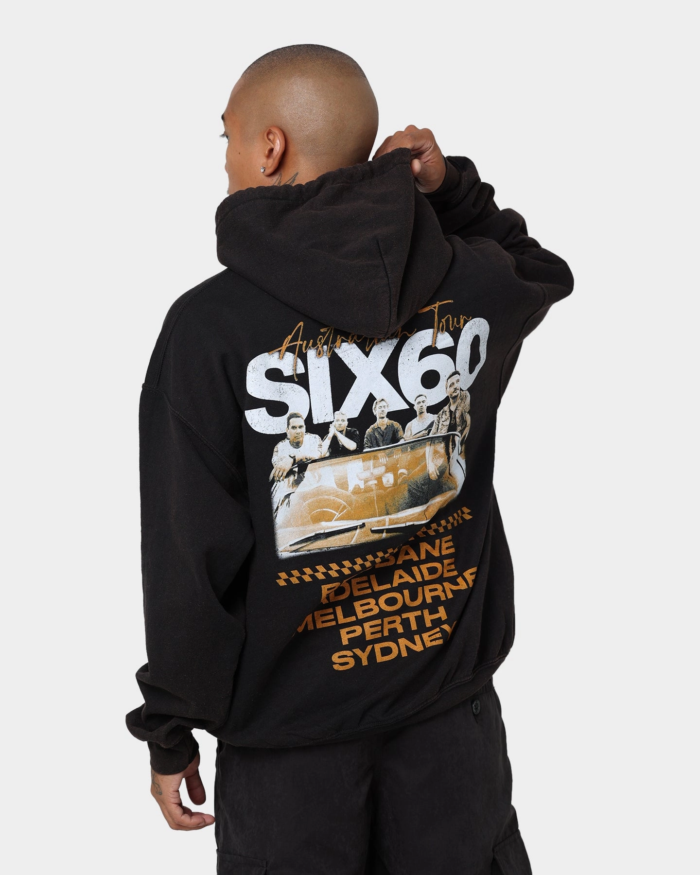 Six60 Six60 Tour Vintage Hoodie Black Wash Cozy Comfort Look