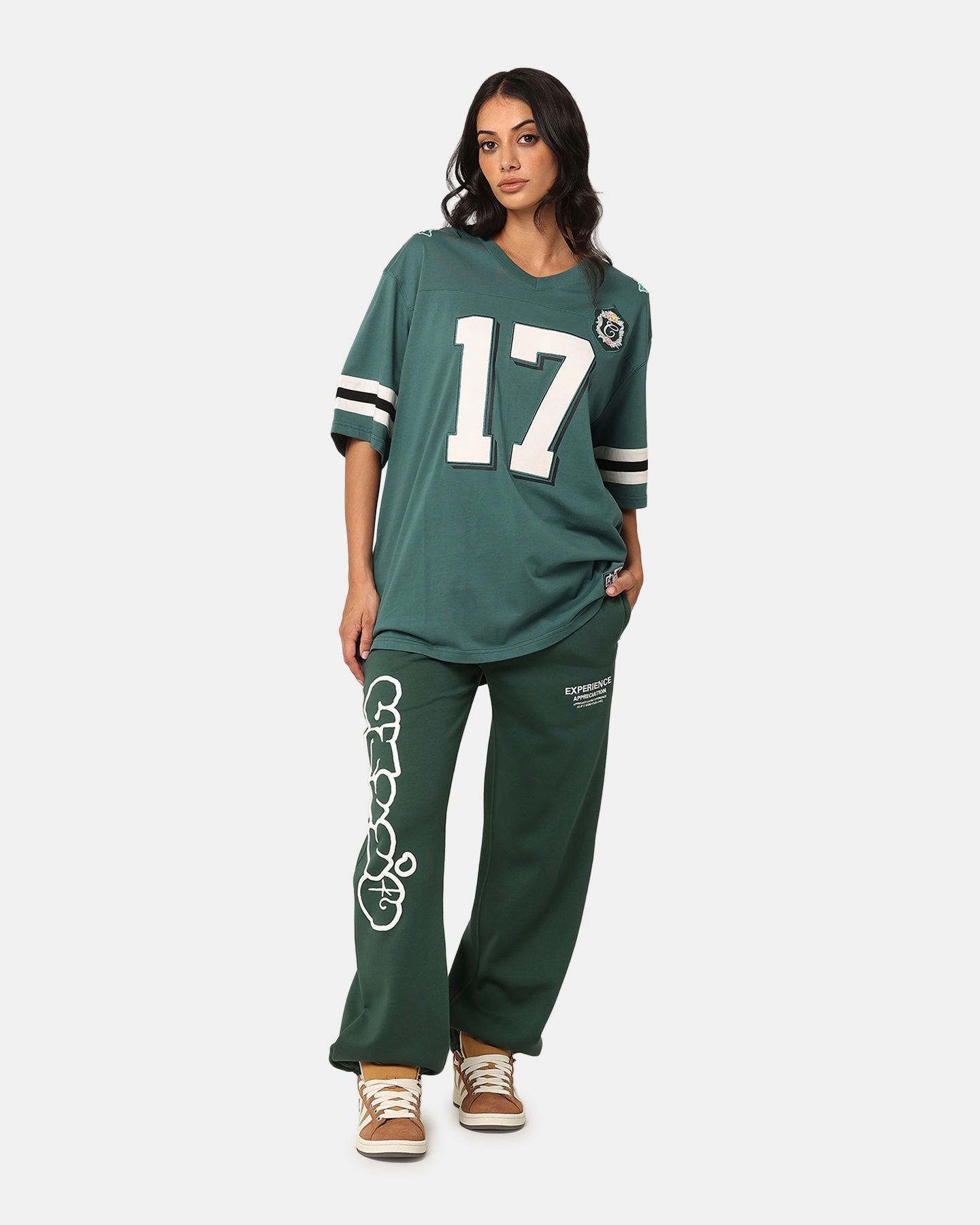 Carre Rose Bowl Football T-Shirt Green Relaxed Look Chilly Day Style