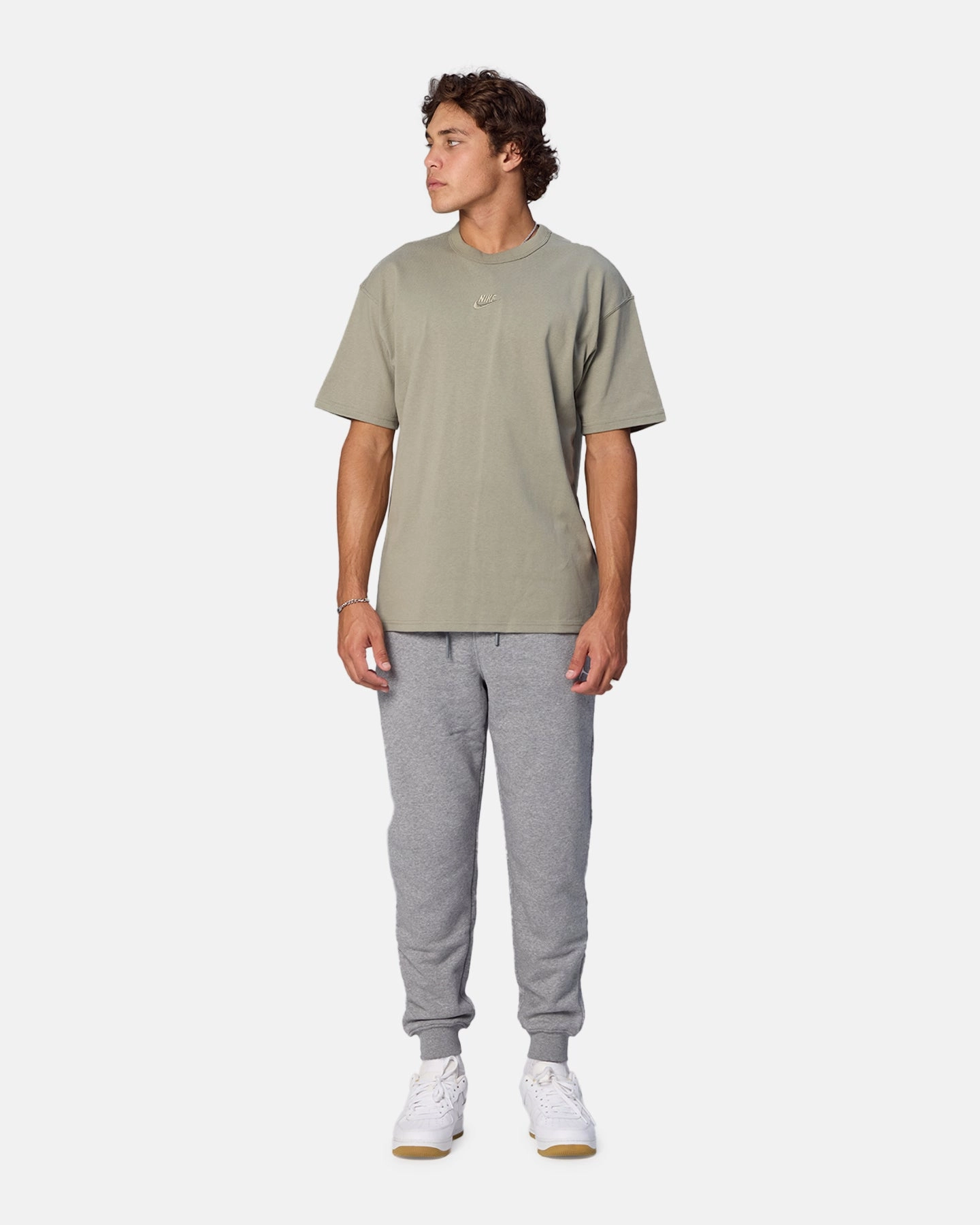 Nike Sportswear Premium Essentials T-Shirt Army Wrinkle Resistant Finish Versatile Layer