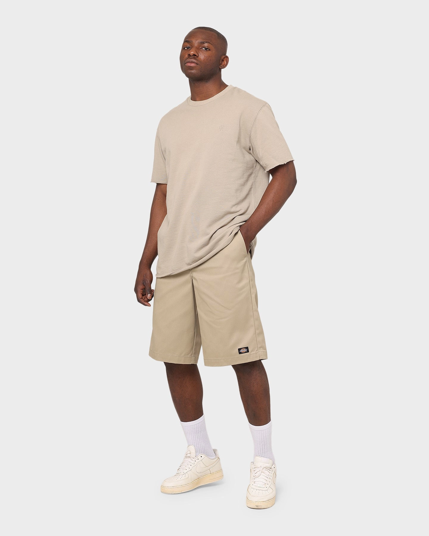 Dickies 13 Inch Loose Fit Work Shorts Khaki Quick Access Zip Pockets Breezy Comfort