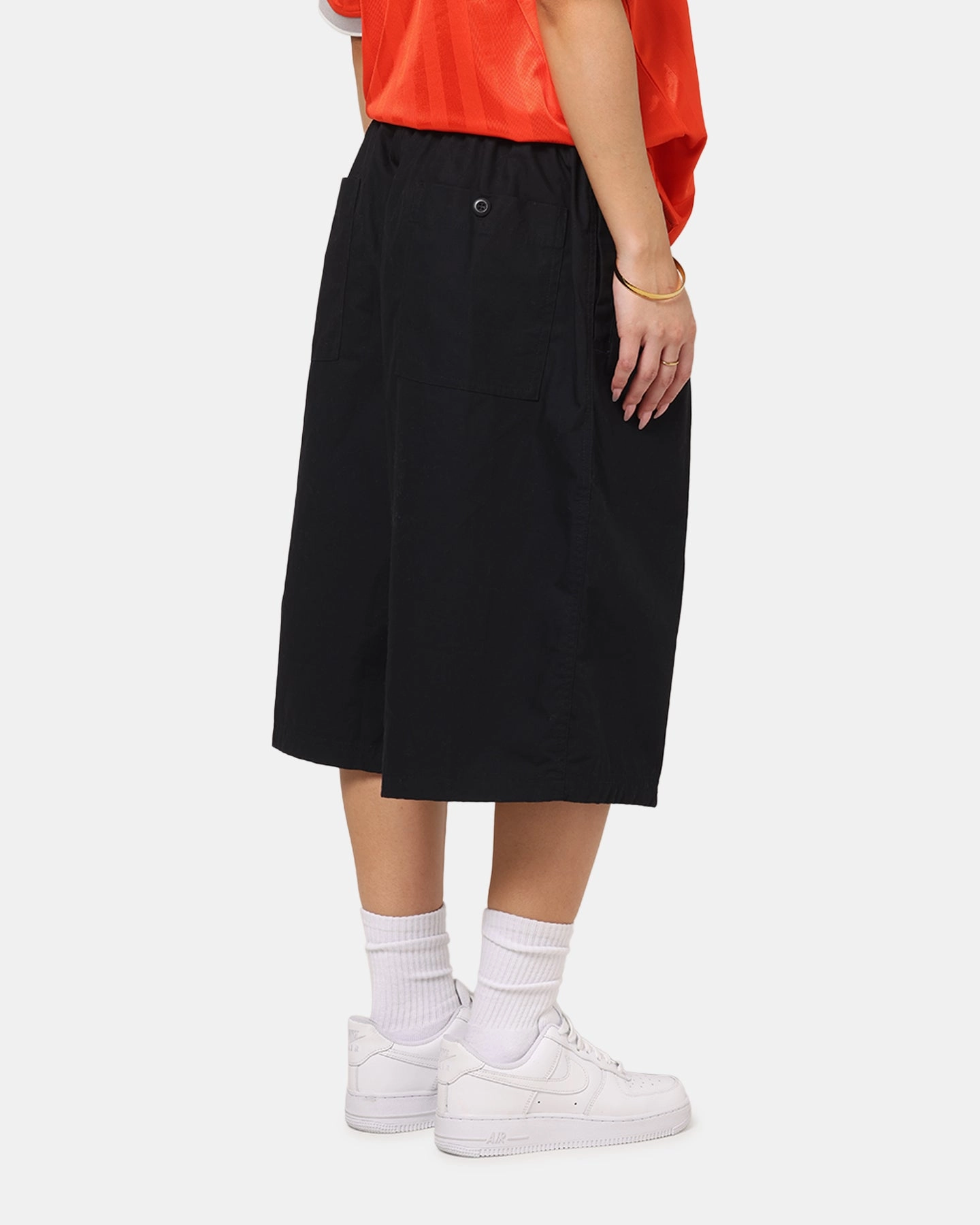 Playful Style button-down look Nike Club Sheoul Oversized Shorts Black/Black
