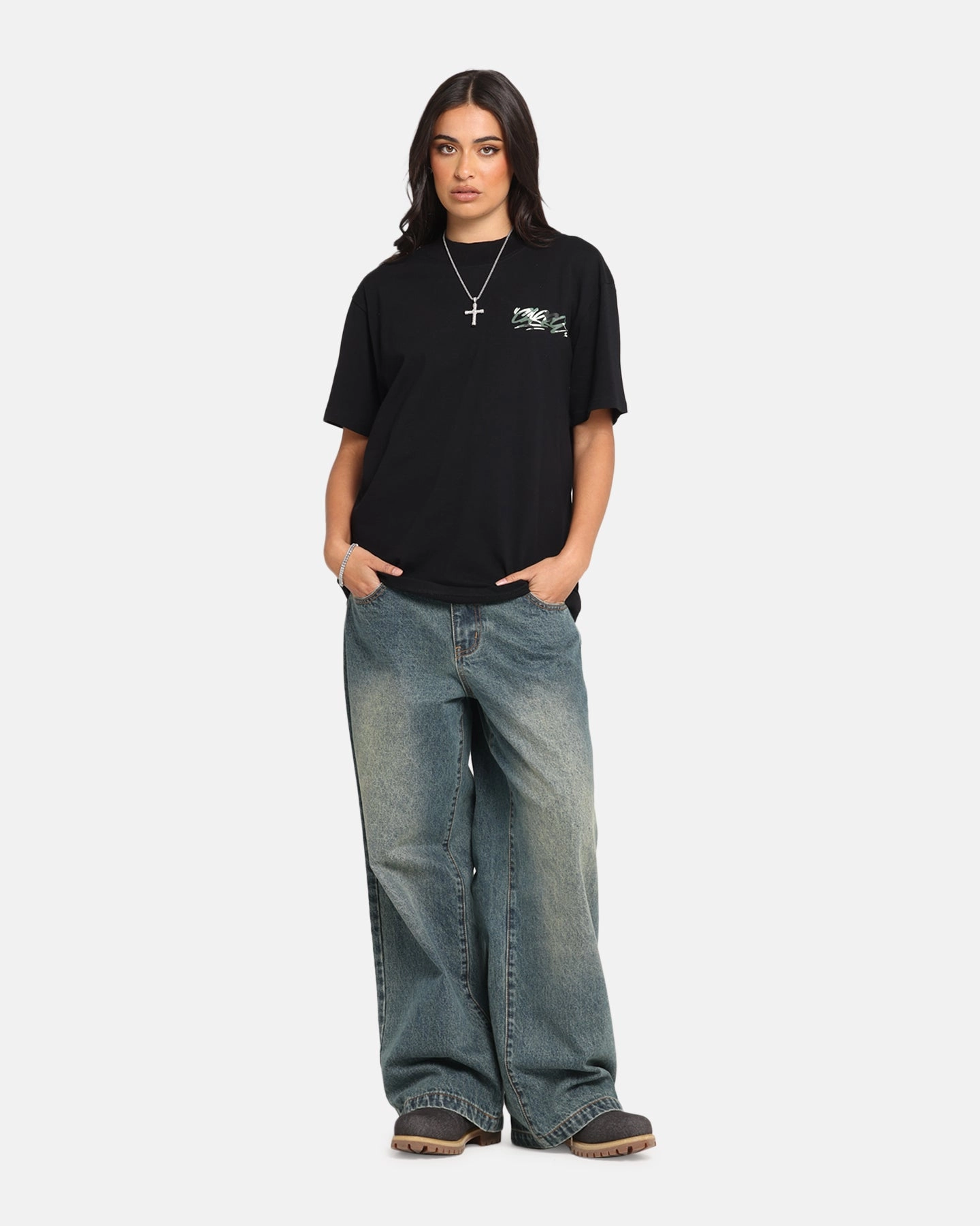 Carre Tag Mockneck T-Shirt Black Relaxed fit style