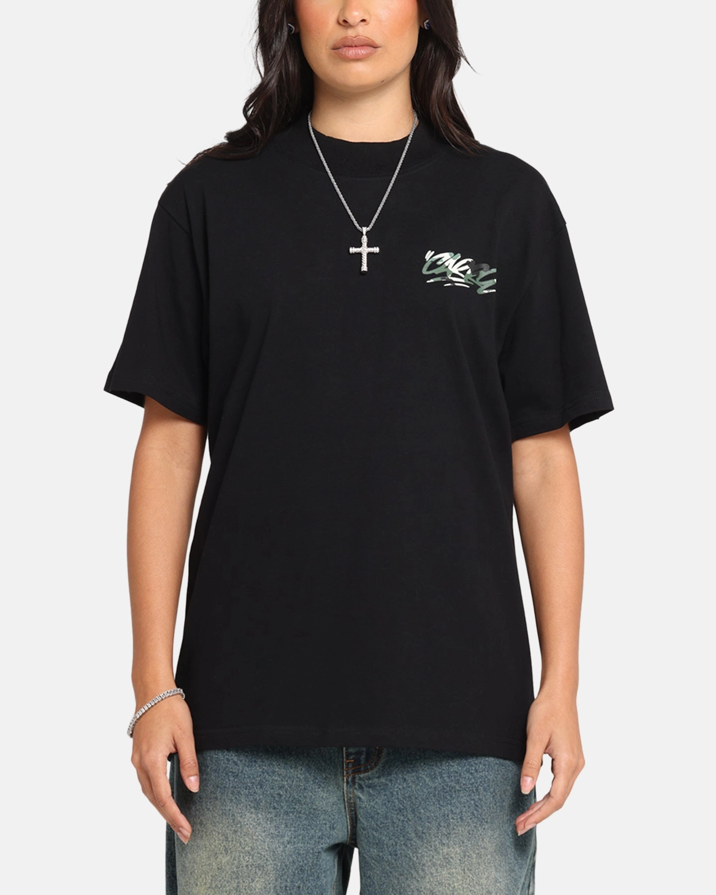 Subtle Embroidery Versatile Design Carre Tag Mockneck T-Shirt Black