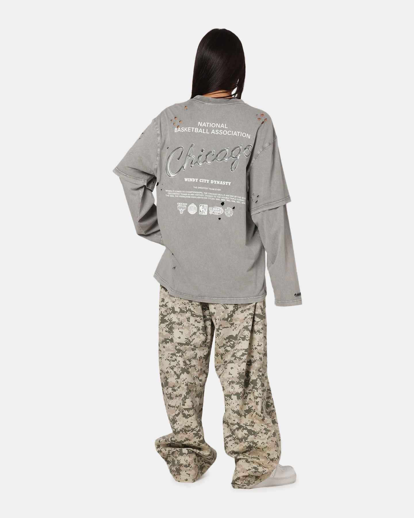 Mitchell & Ness Chicago Bulls Chromed Mock Long Sleeve T-Shirt Gunmental Grey Feminine Appeal Floral Pattern