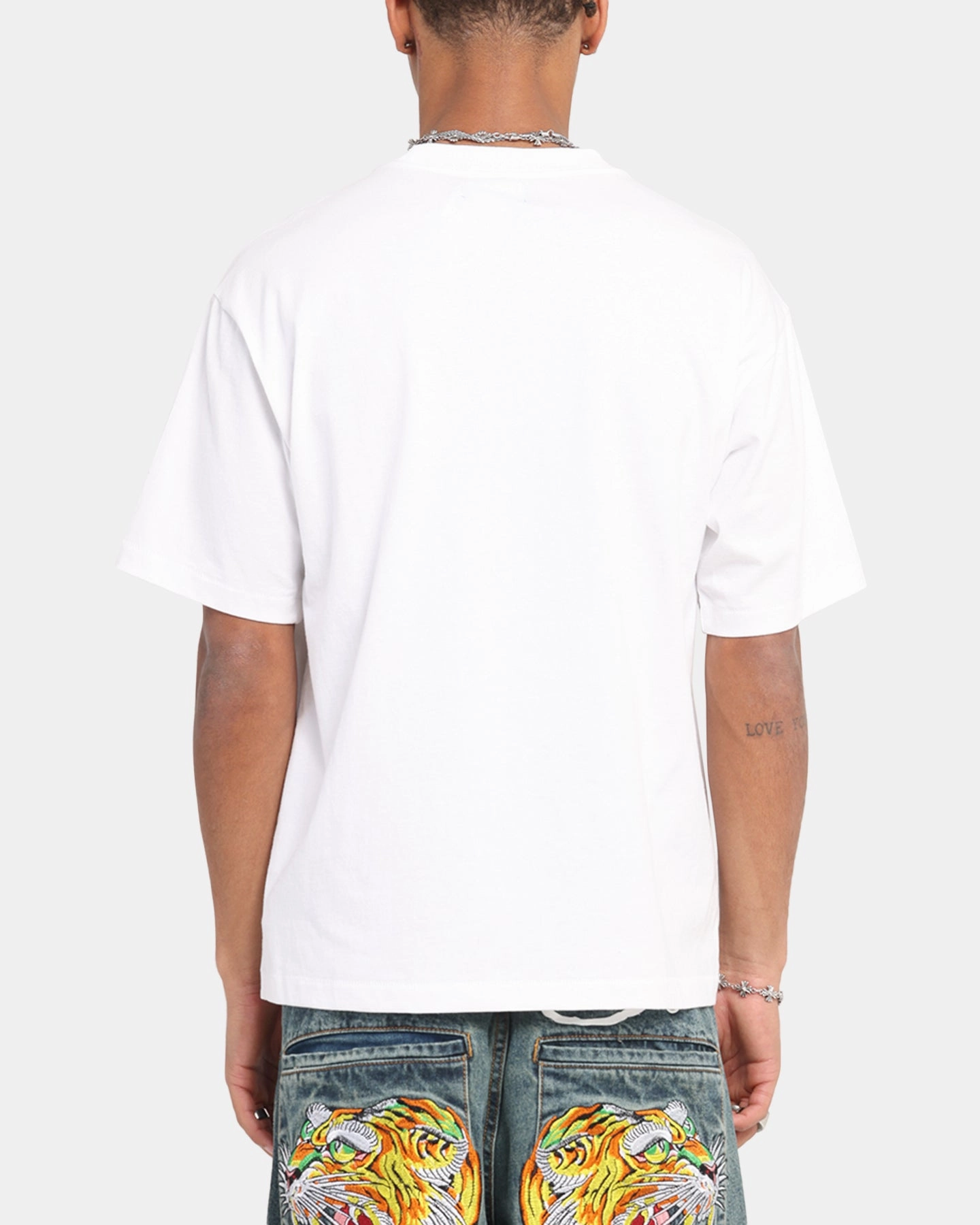 Seasonal Layer Market Lawyer Chase T-Shirt White