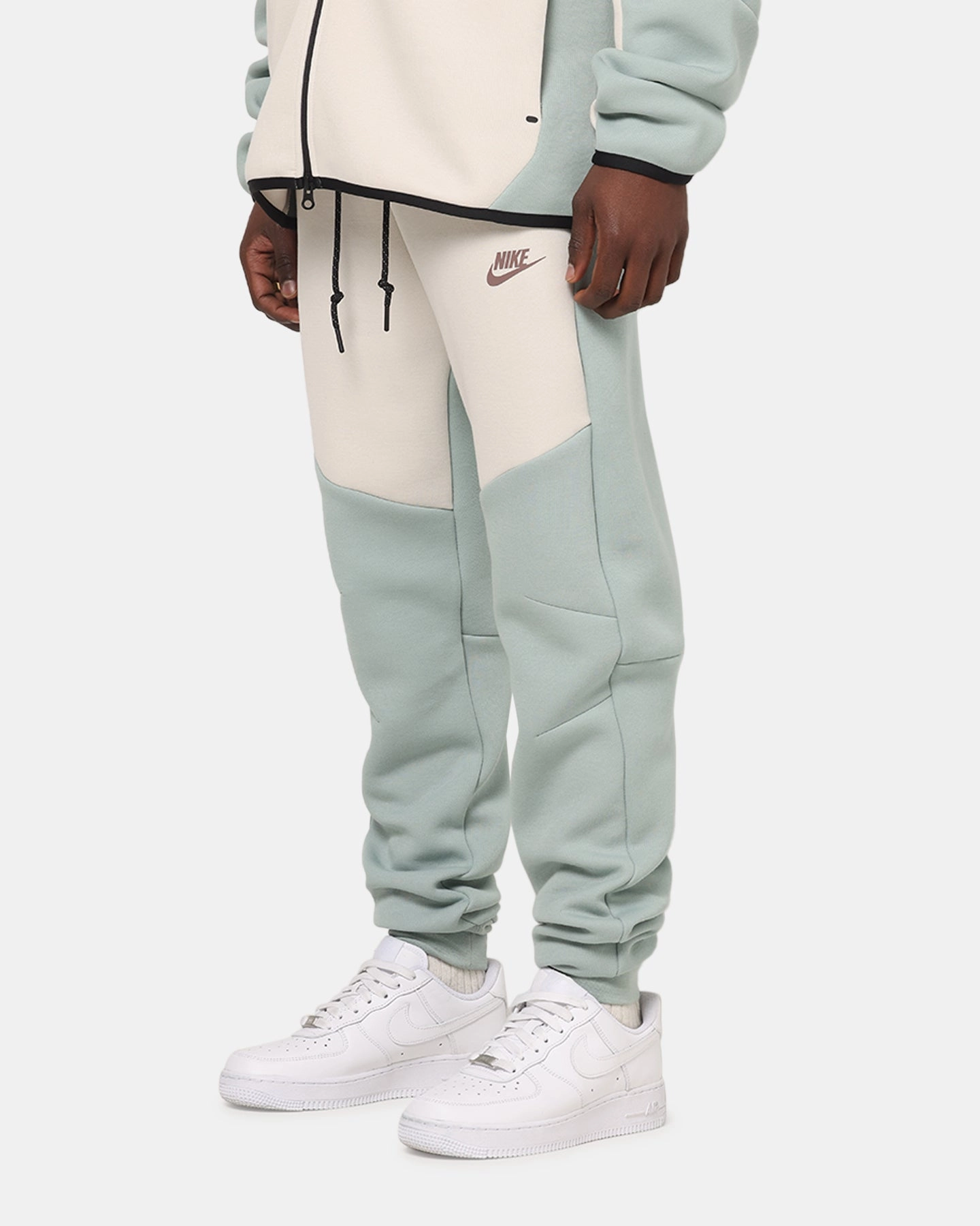 BreathableFabric CompressionSupport Nike Sportswear Tech Fleece Joggers Dusty Sage