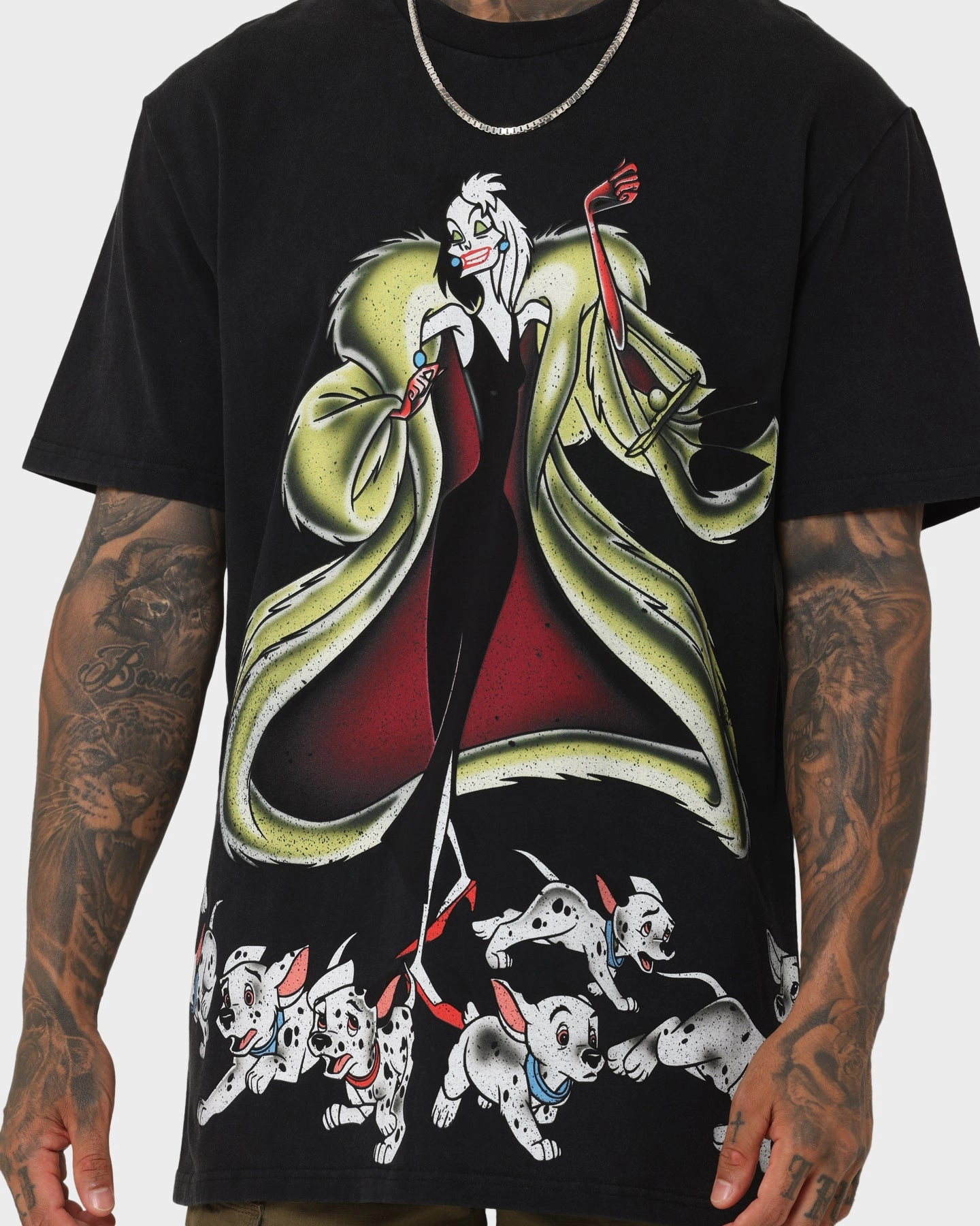Yoga flexibility Disney Cruella Vintage T-Shirt Washed Black
