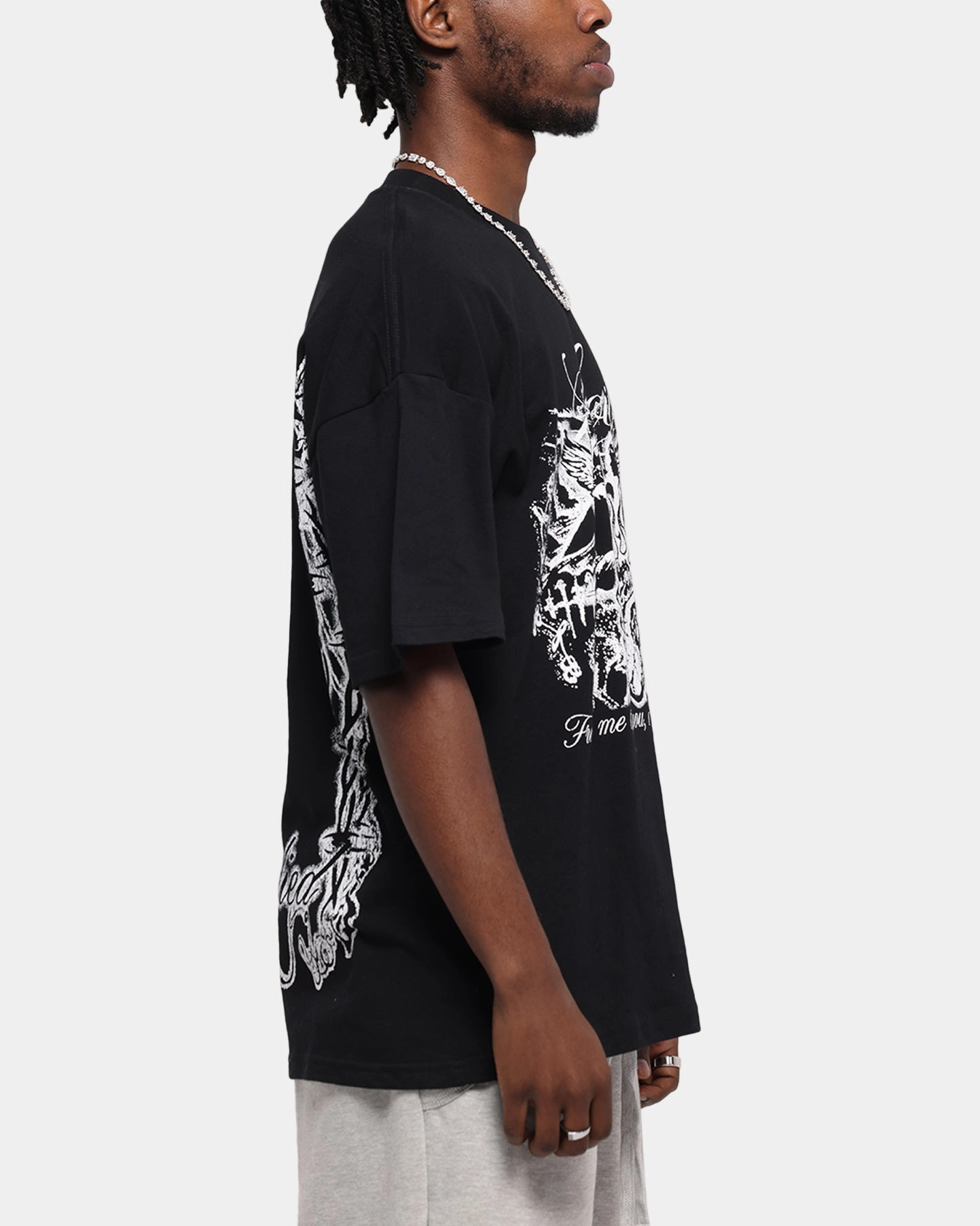 Stretchable Armholes Loiter Earth Angel T-Shirt Black