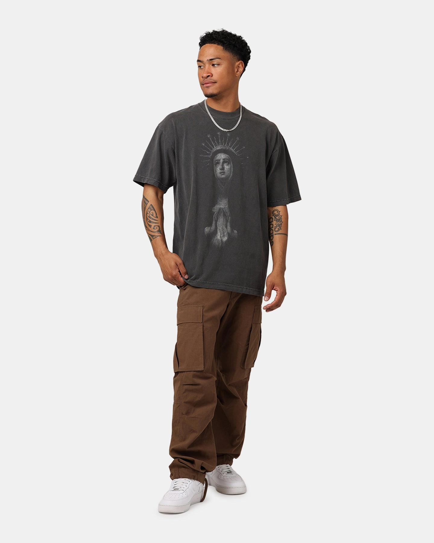 Strawberry St. Mary T-Shirt Vintage Black Travel Trend Chilly Day Style