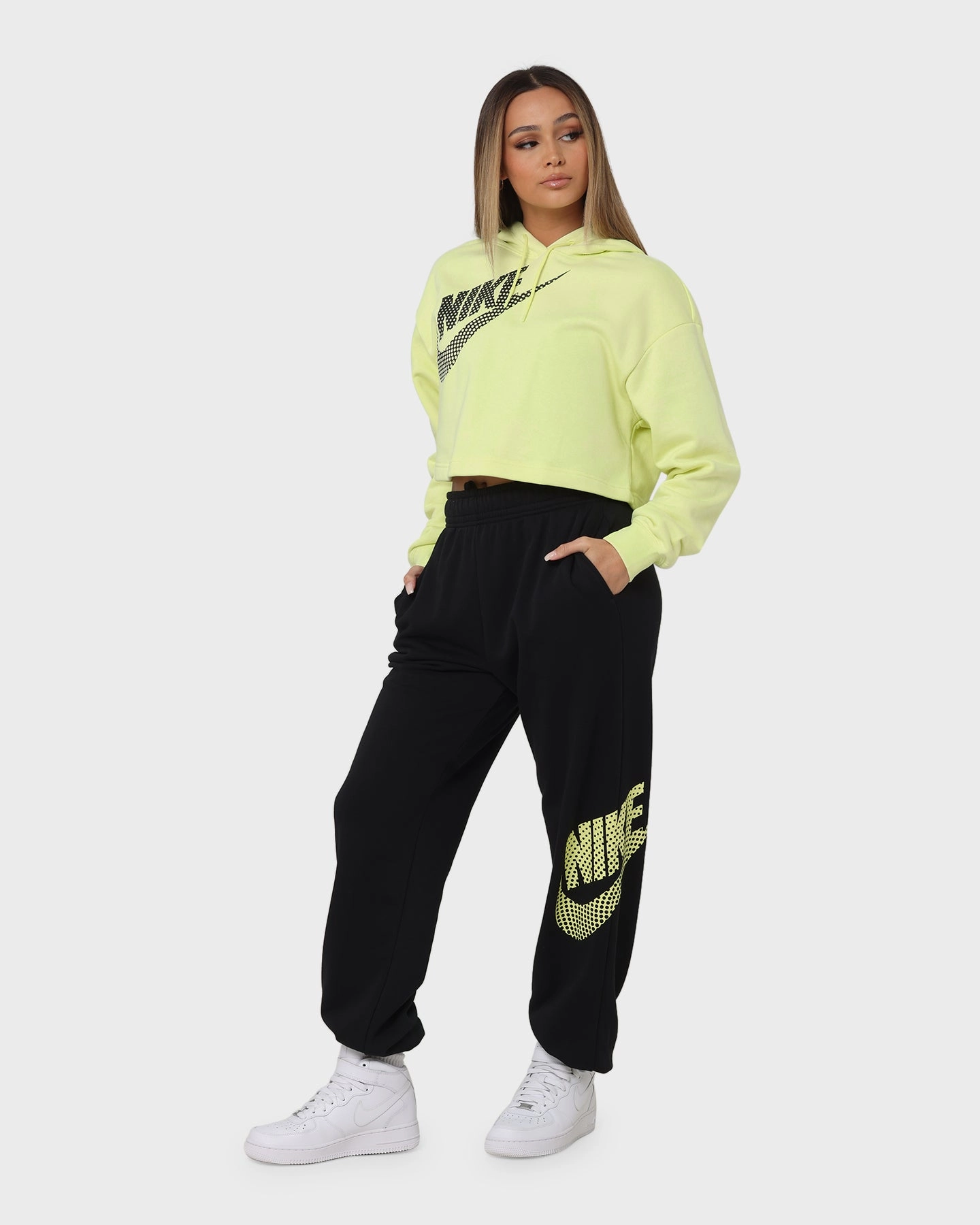 Rain Shield Change Nike Women's Nike Sportswear Cropped Fleece Dance Hoodie Luminous Green
