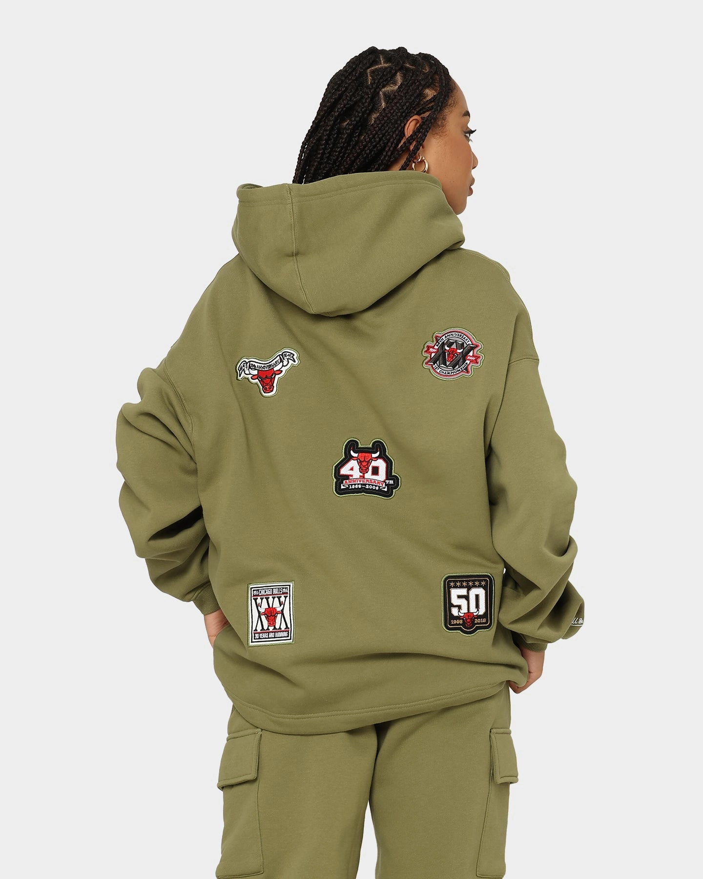 Non Irritating Collar Enhance Mitchell & Ness Chicago Bulls Anniversary Hoodie Olive