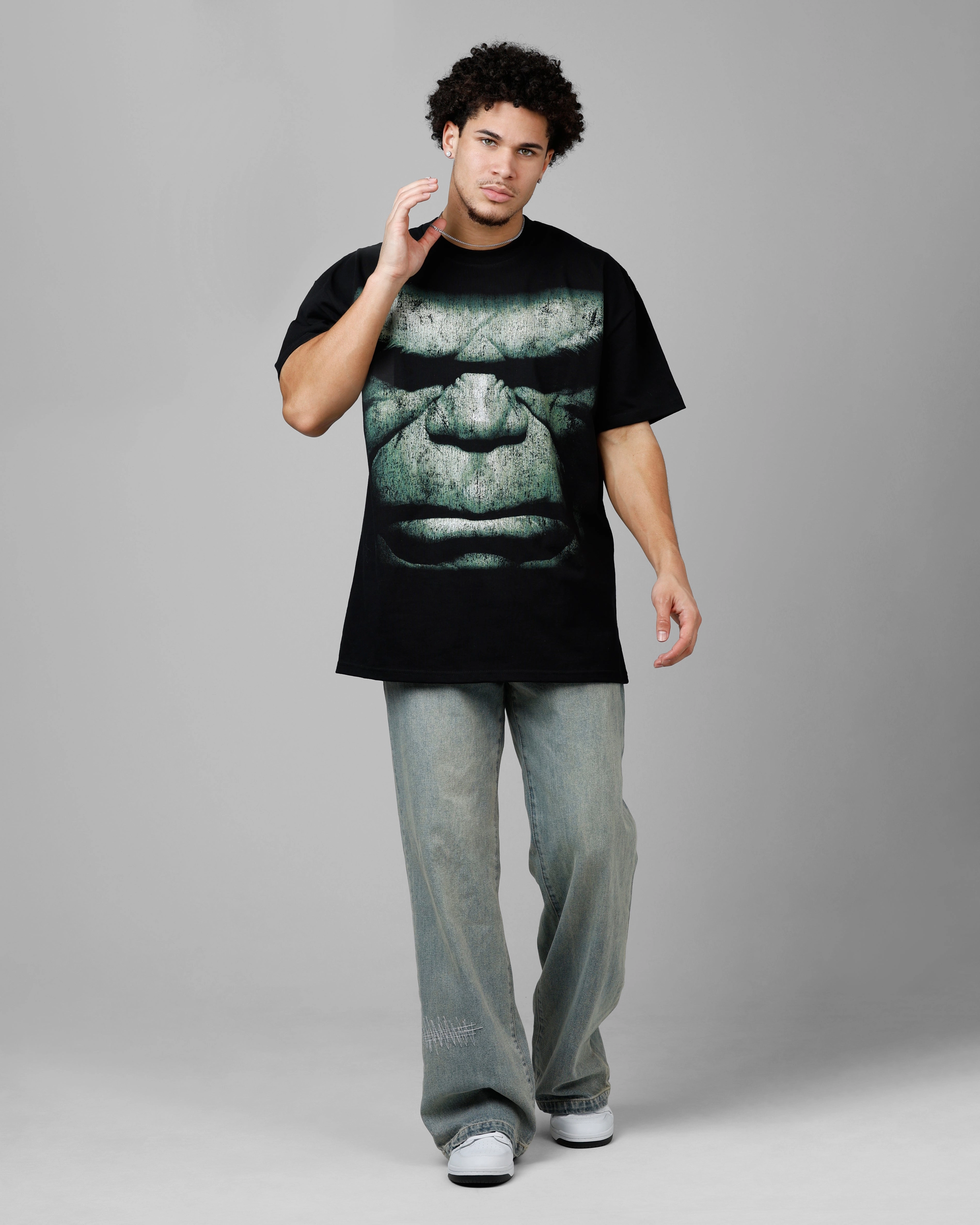 Modern Twist Seamless Edging Loiter Marvel Hulk Heavyweight T-Shirt Black