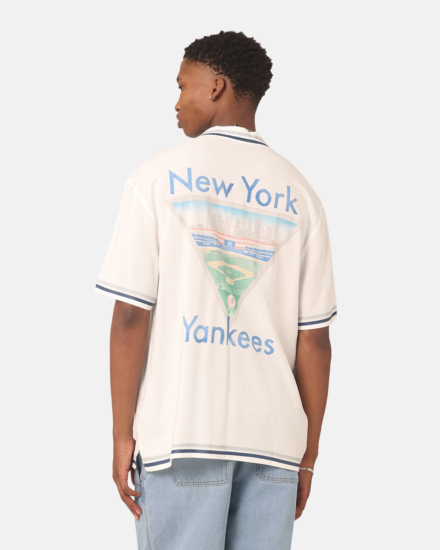 Fitted Shape Majestic Athletic New York Yankees MLB Team Shirt Vintage White