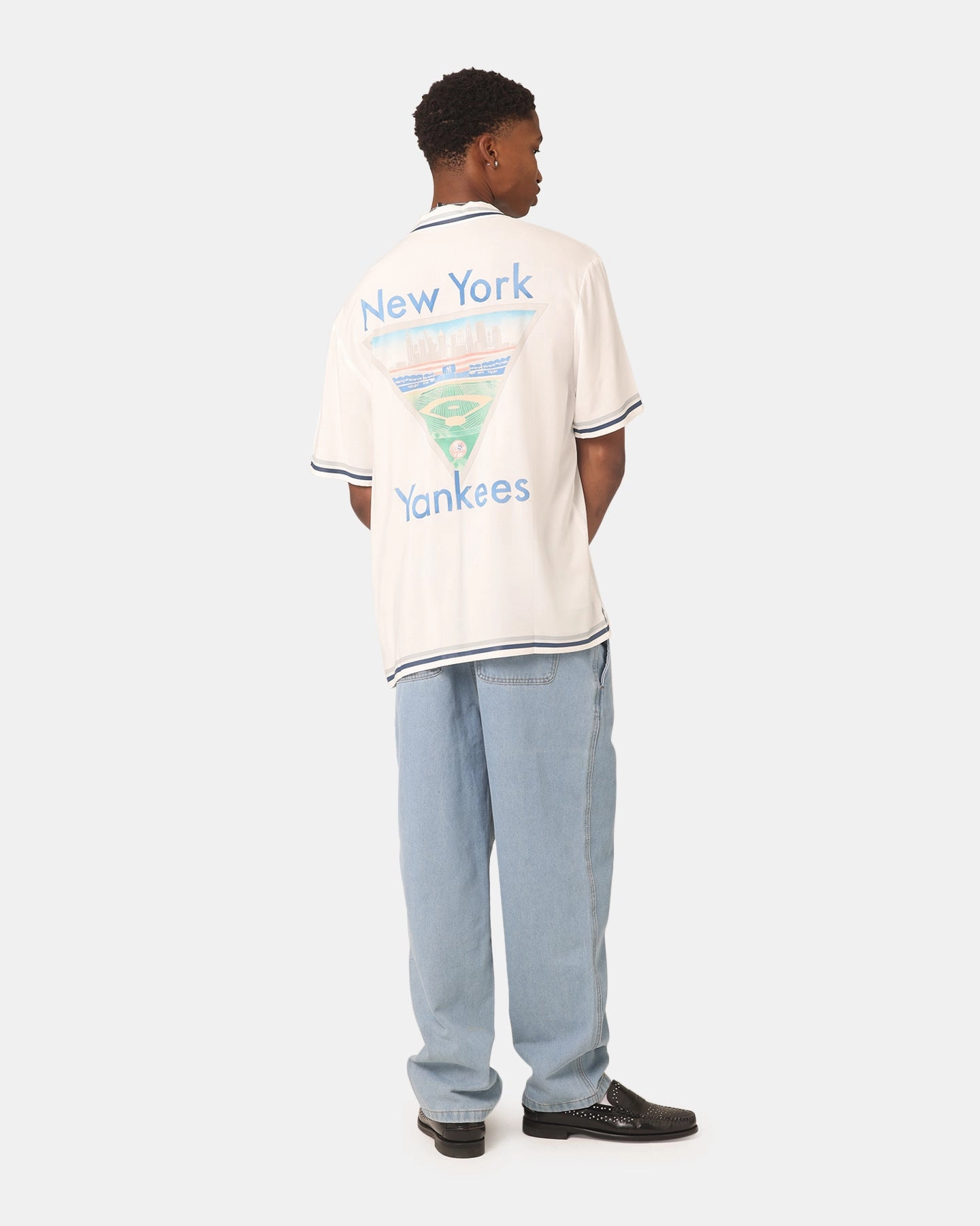 Majestic Athletic New York Yankees MLB Team Shirt Vintage White Minimalist Closure Lounge Wear
