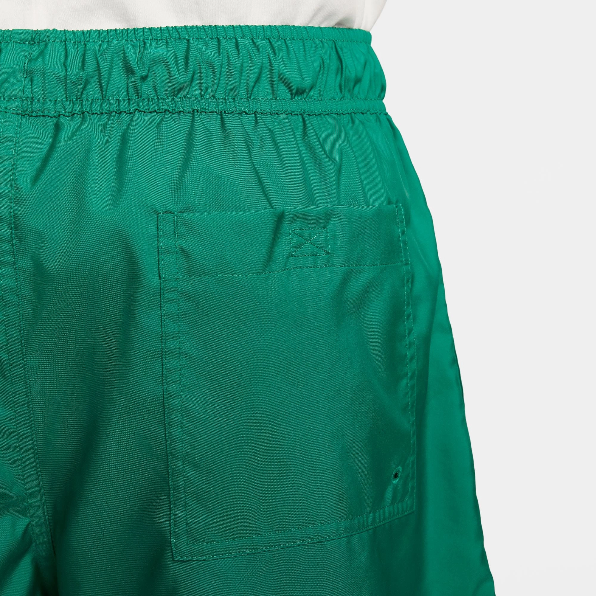 Festival Outfit Airy Design Nike Club Woven Shorts 'Malachite'