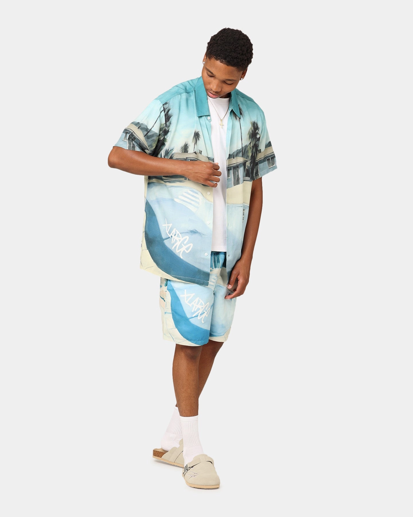 Tall friendly Bamboo Fiber Blend X-Large Graffiti Pool Rayon Short Sleeve Shirt Multi
