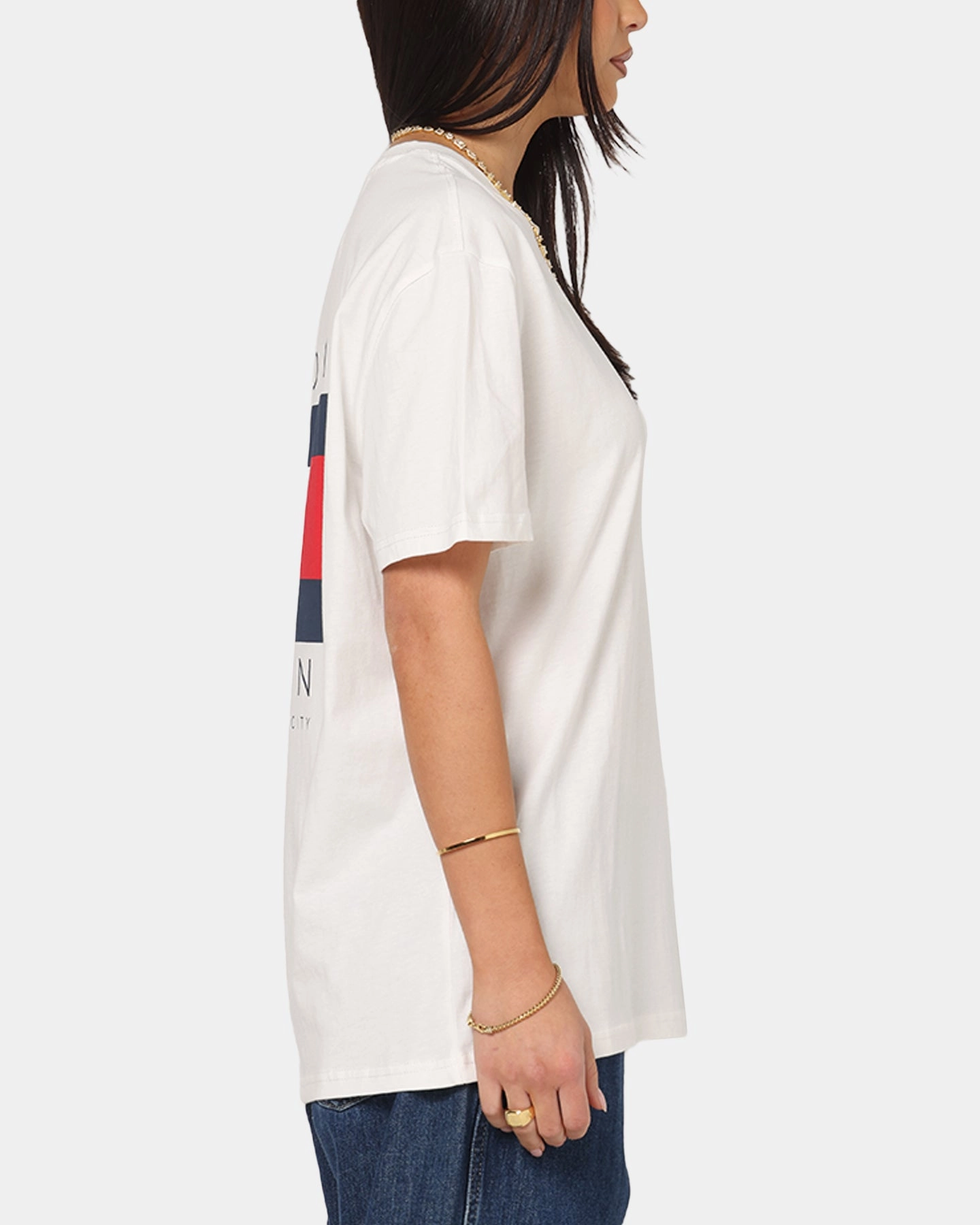 Tommy Jeans Regular Flag Graphic T-Shirt Ecru Sleek Design