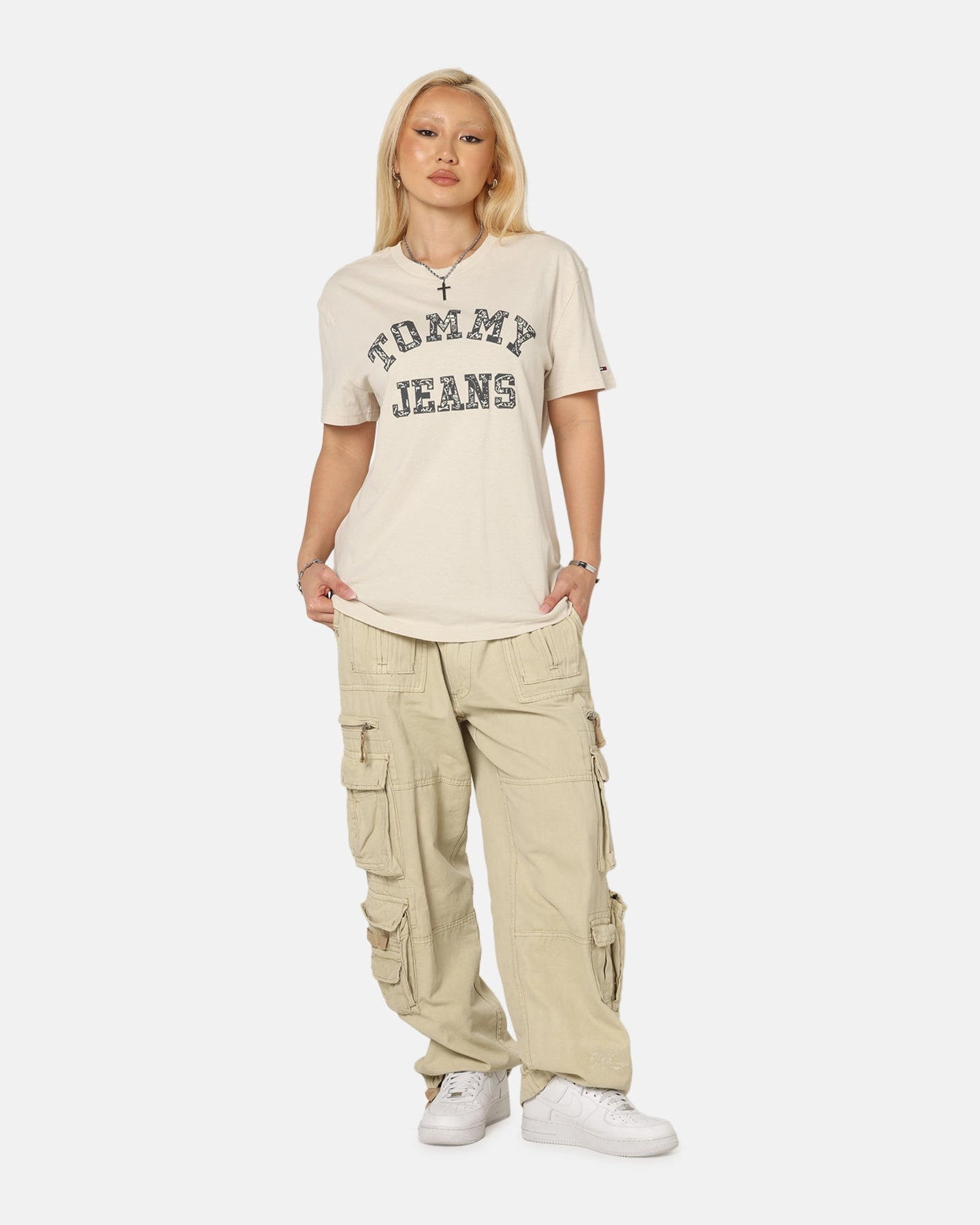Taped Neckline Chilly Day Comfort Tommy Jeans Regular Paisley College T-Shirt Newsprint