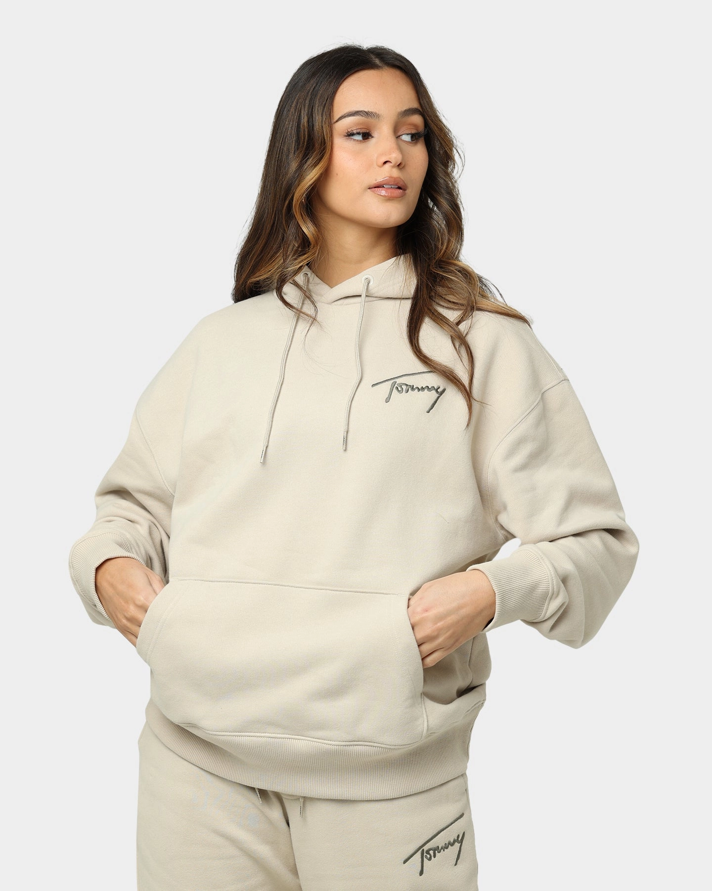 Tommy Jeans Signature Hoodie Savannah Sand Taped Zipper Closures Outdoor Style