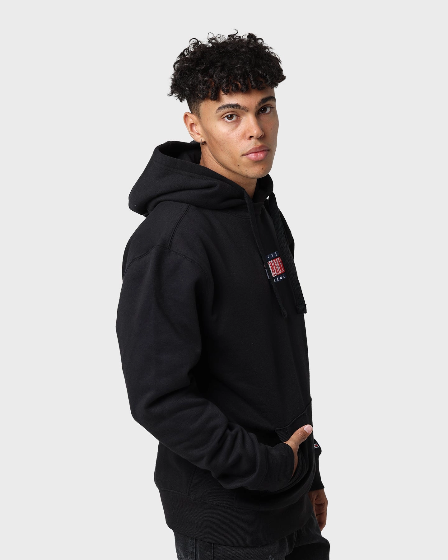 Stretch Panels Compact Packable Design Tommy Jeans Timeless Tommy 1 Hoodie Black