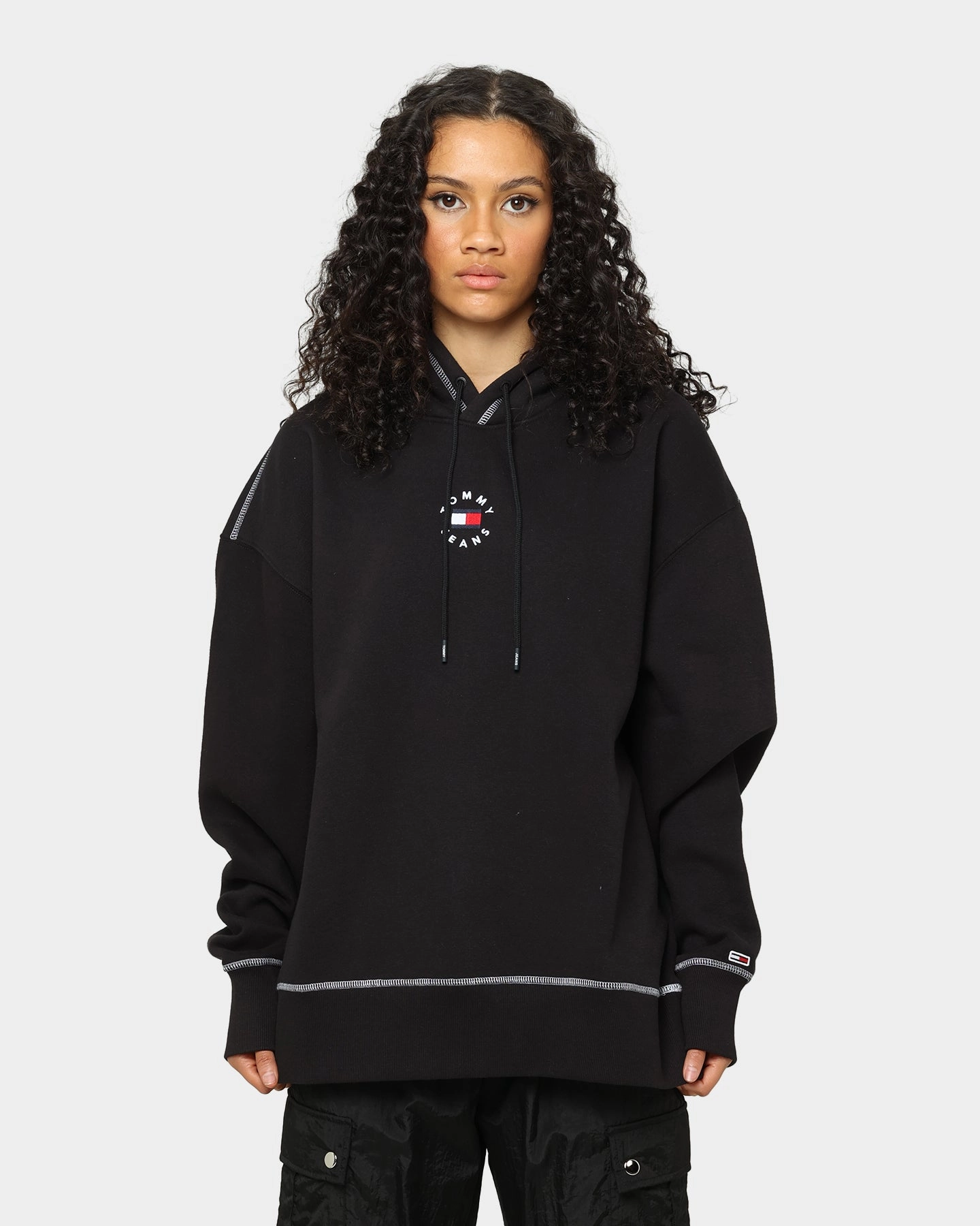 Tommy Jeans Tiny Tommy Circle Hoodie Black Double Layered Edges slim