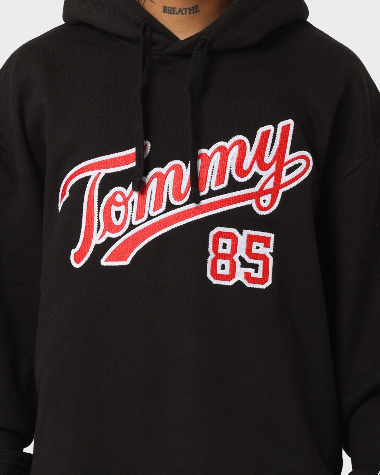 Convertible Features Protective Outer Layer Tommy Jeans TJM Relaxed College 85 Hoodie Black