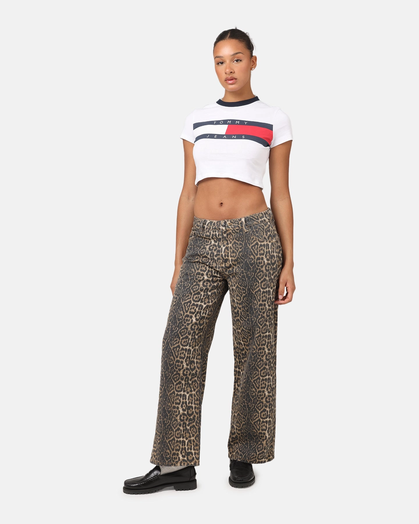 Tommy Jeans Women's TJW Slim Cropped Block T-Shirt White Fit Routine