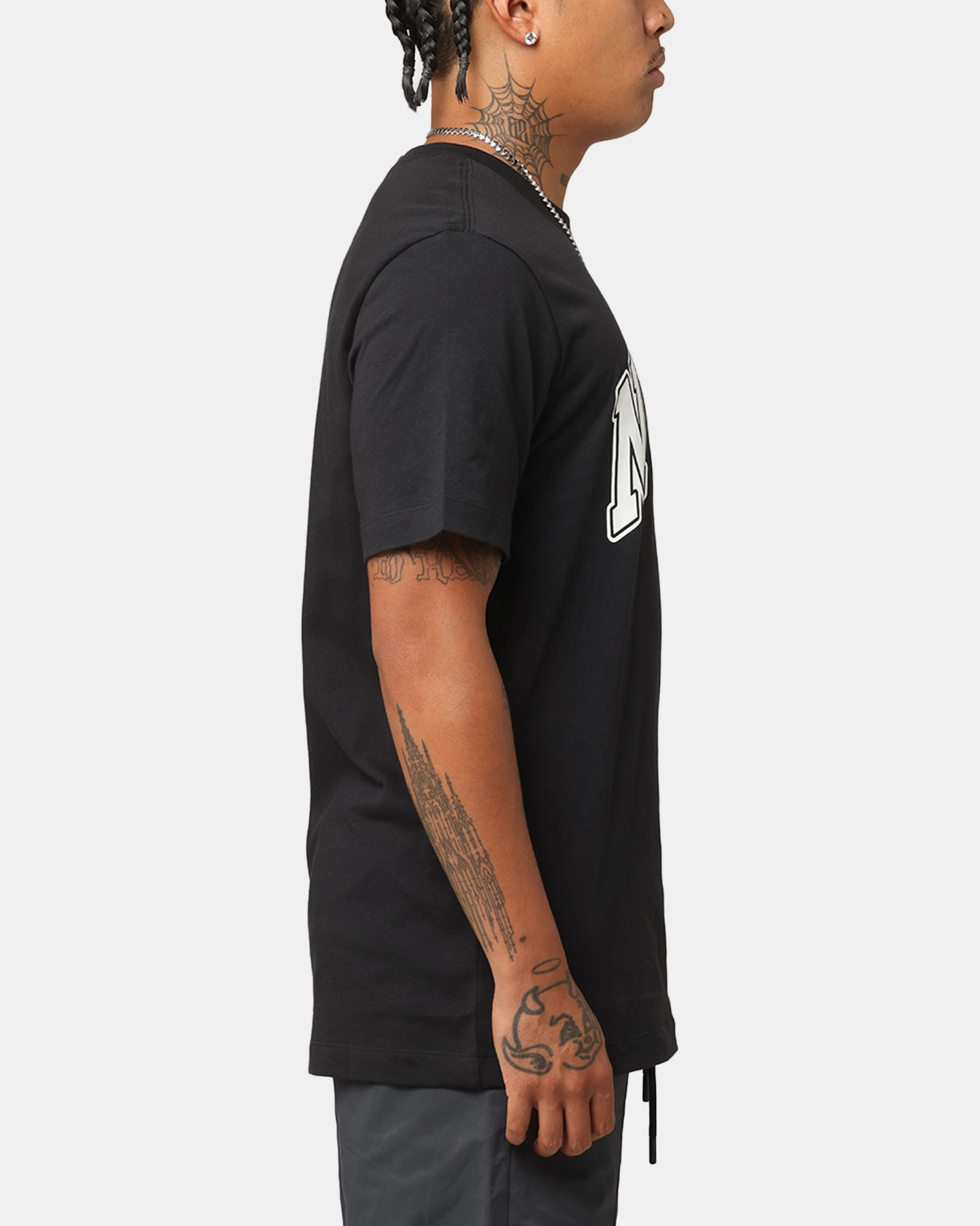 Nike Sportswear Club T-Shirt Black Relaxed and Easy Fashionable